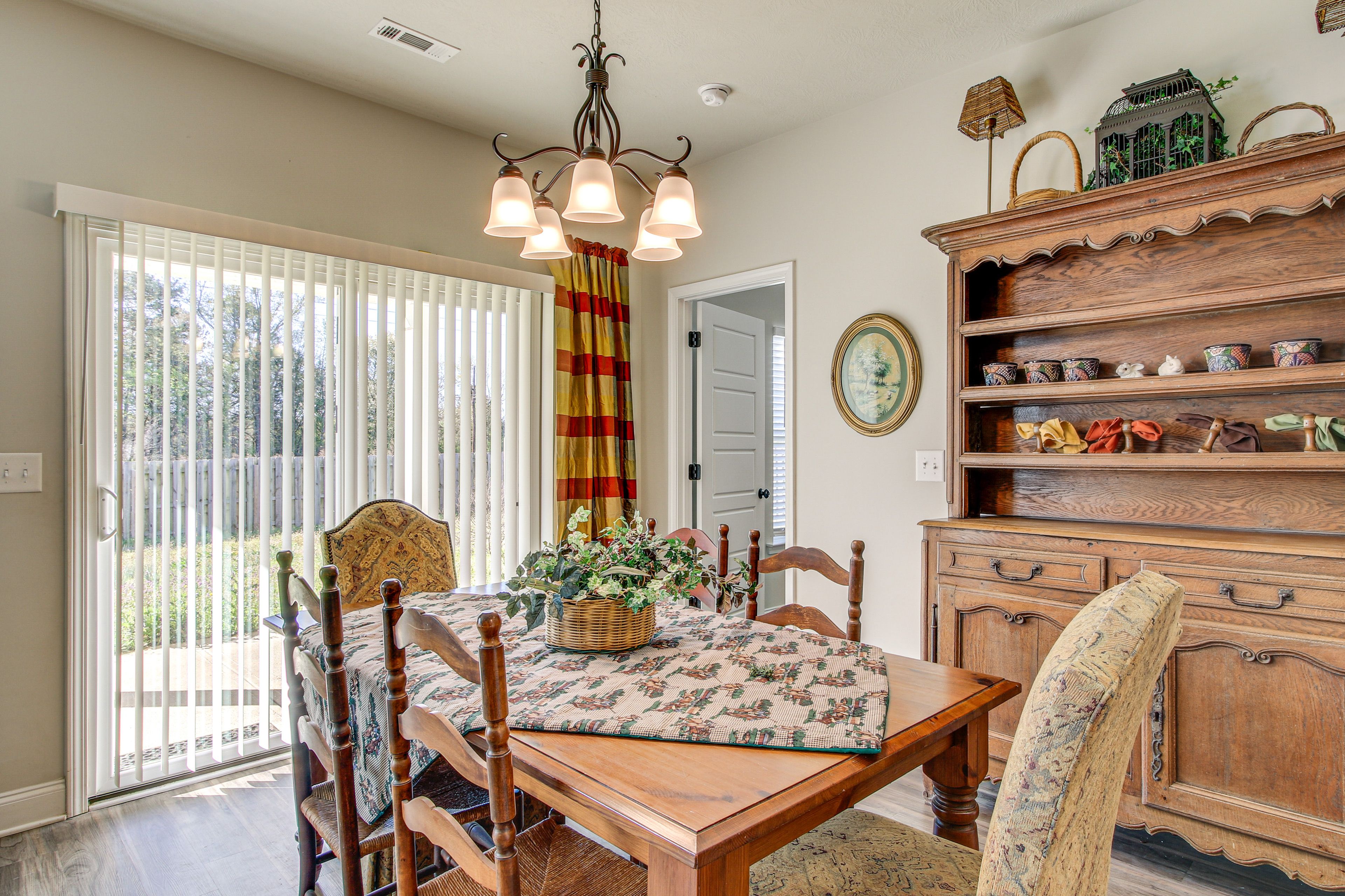 Dining Room | Single-Story Home | Dishware & Flatware
