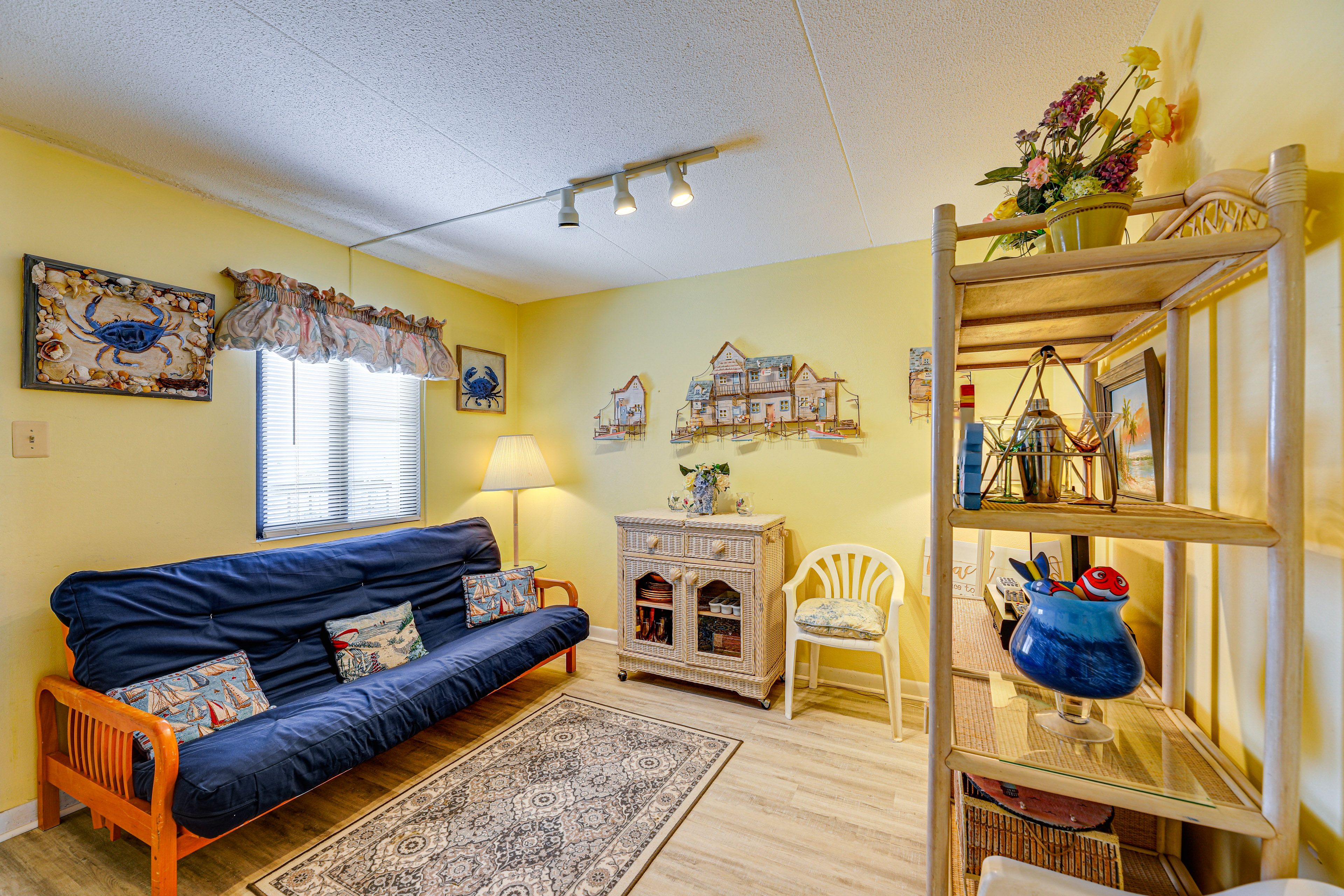 Sleeping Nook | Full Futon | Smart TV