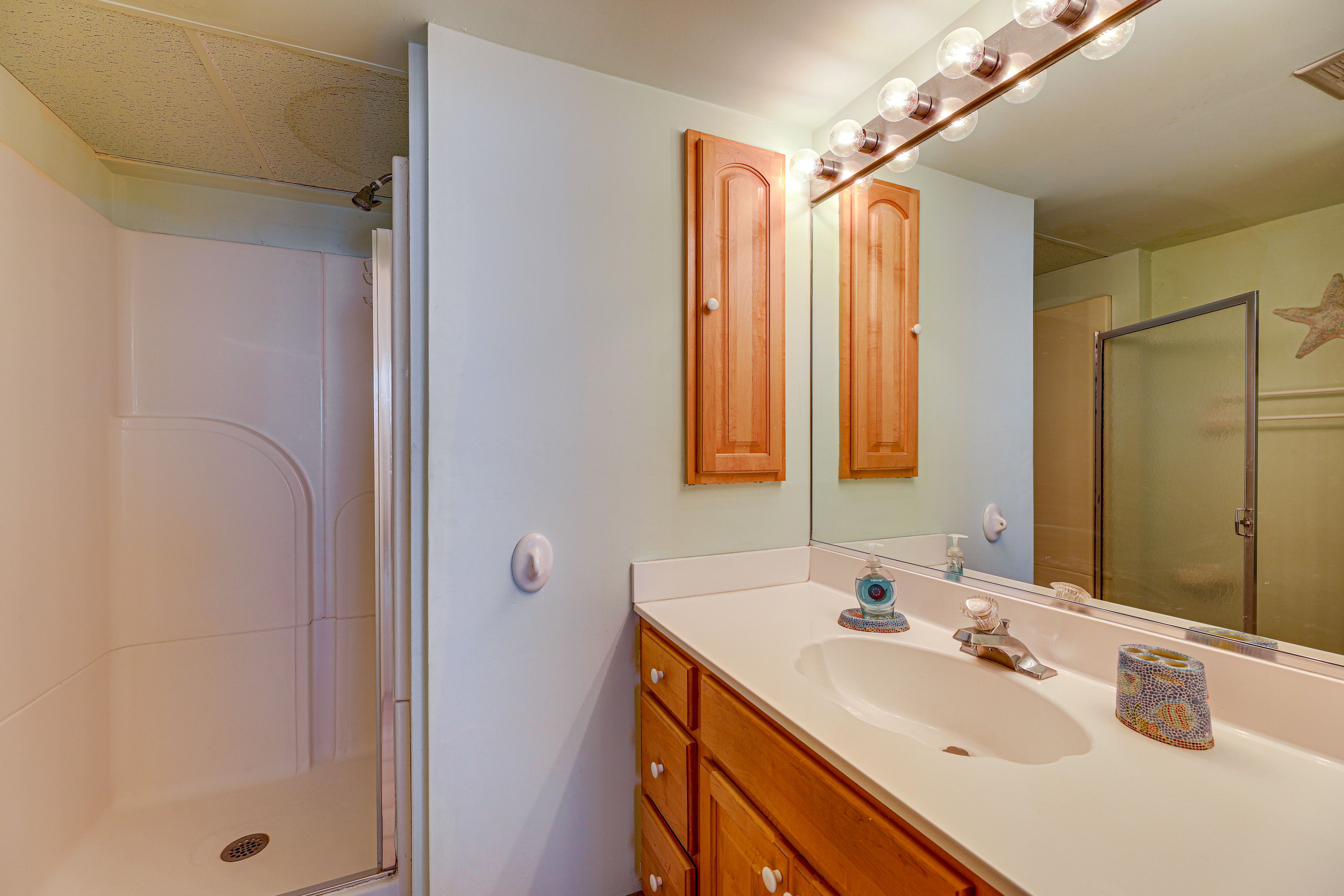 En-Suite Bathroom | Towels Provided