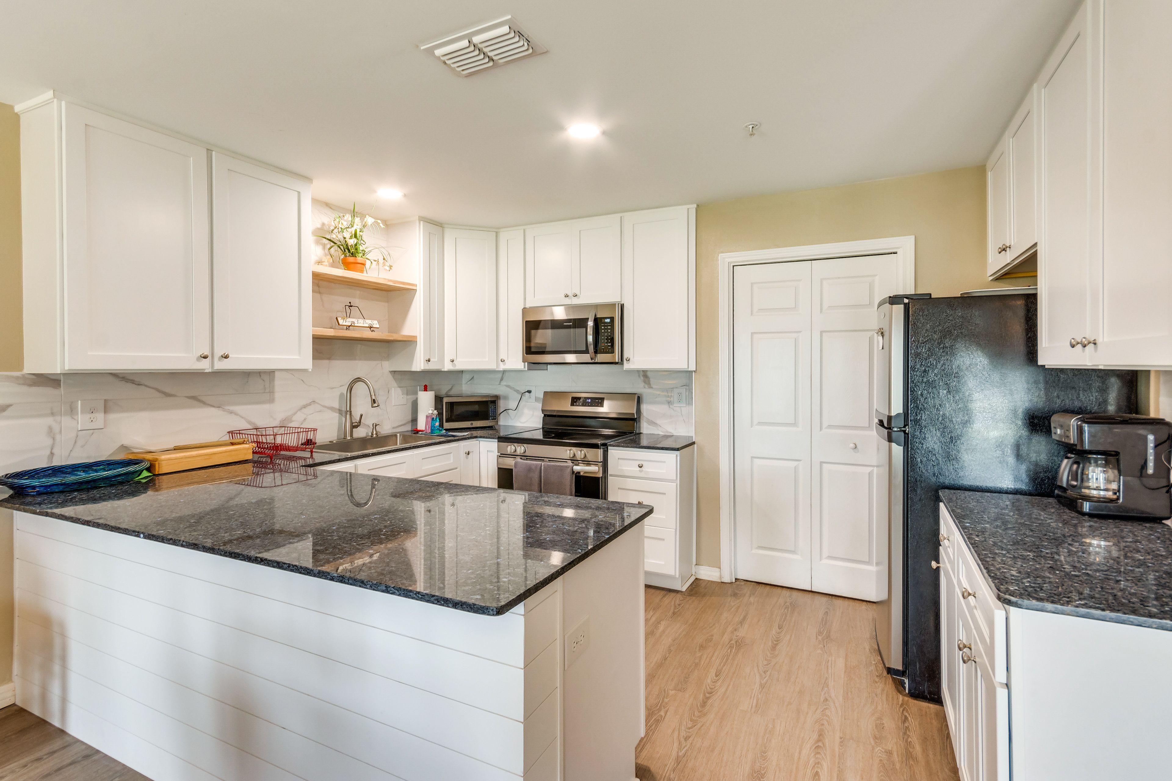 Kitchen | Cooking Basics | Keurig Coffee Maker | Blender | Microwave | Toaster