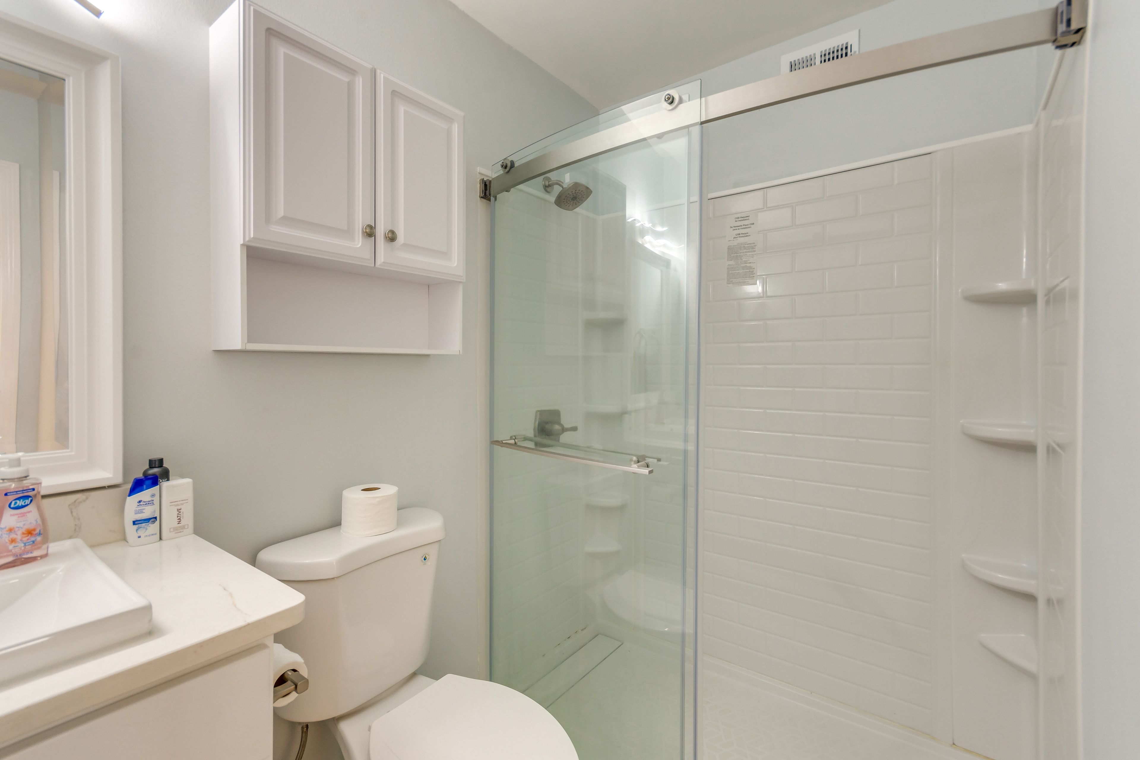 Full Bathroom | Complimentary Toiletries | Towels Provided