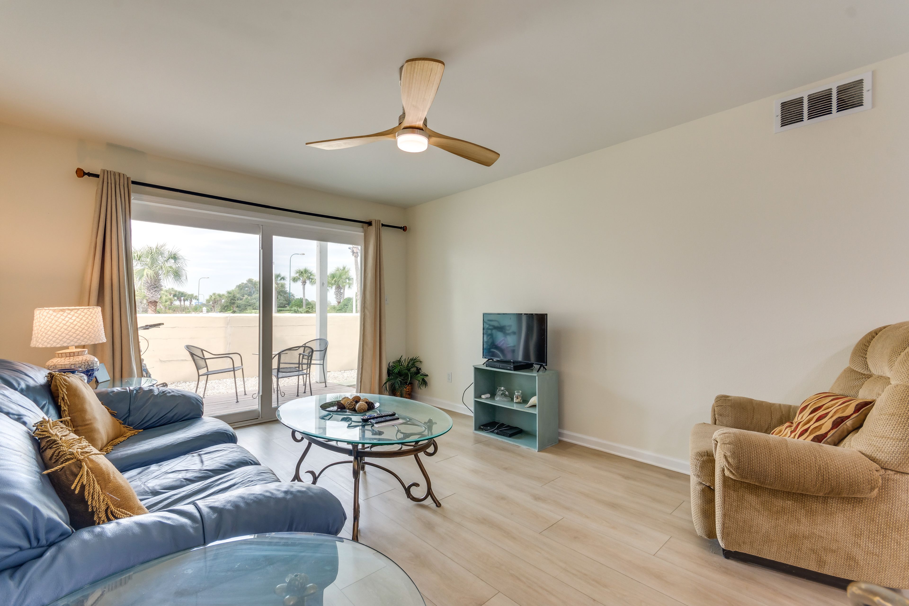 Living Room | Flat-Screen TV