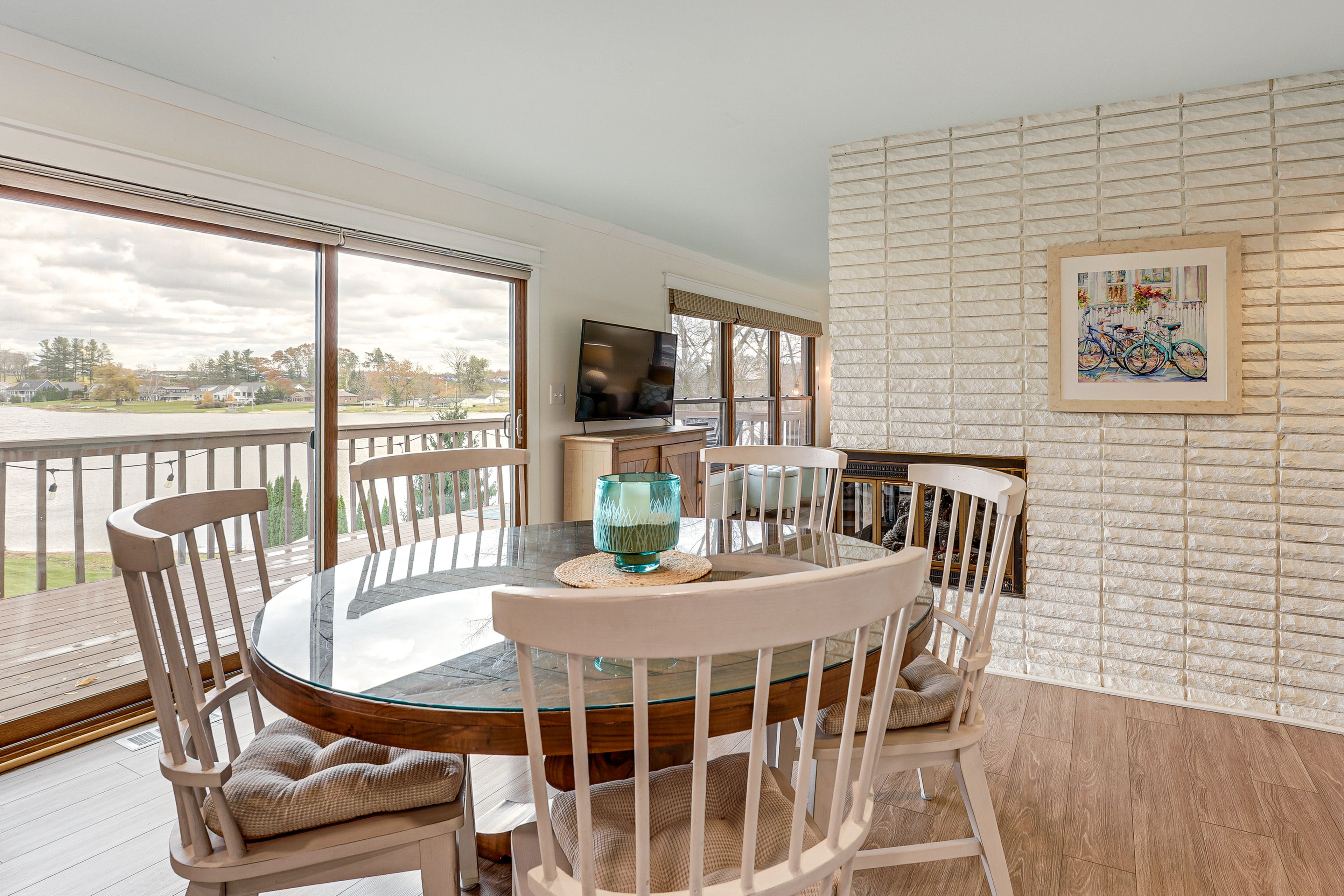 Eat-In Kitchen | Main Level | Drip & Keurig Coffee Makers