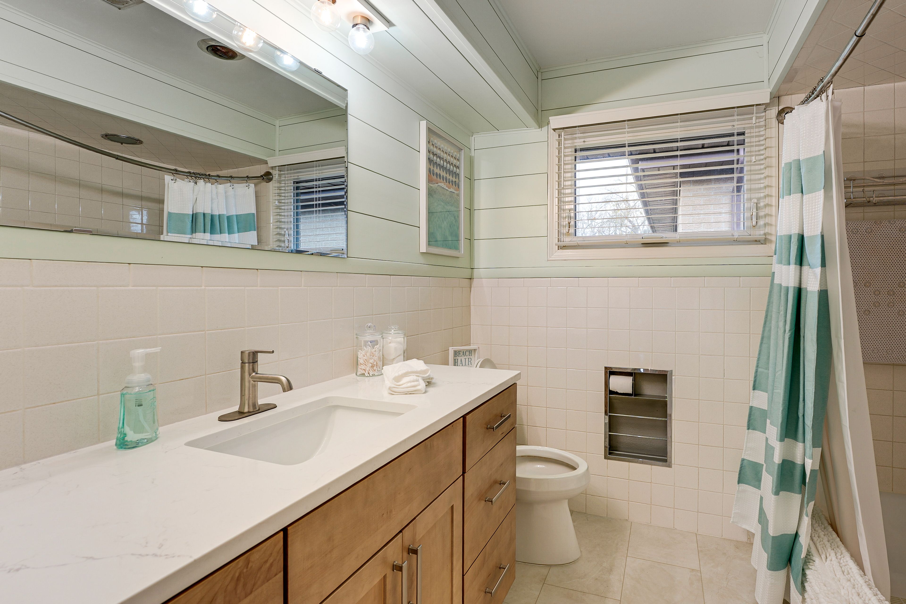 Full Bathroom | Main Level