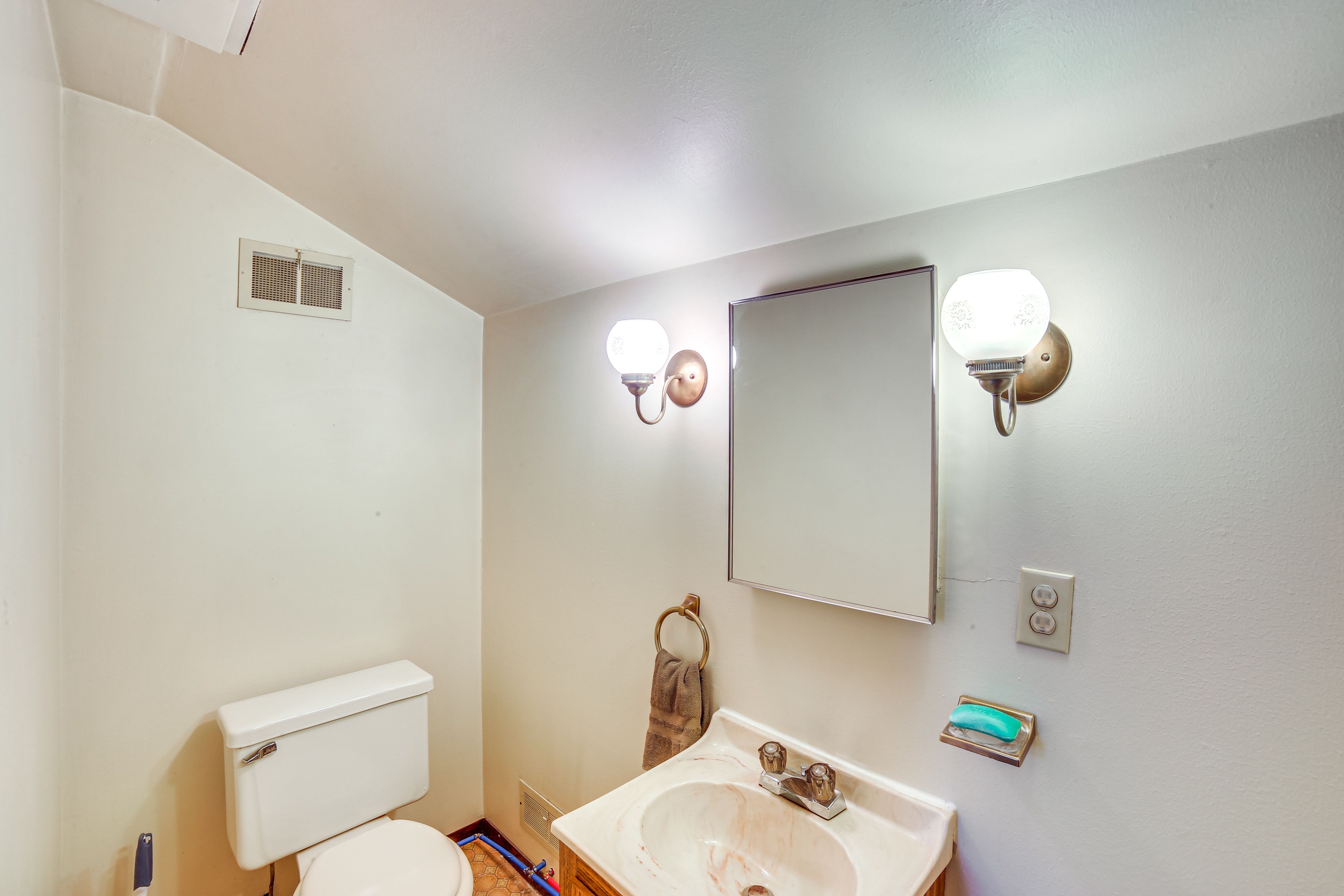 Half Bathroom | 2nd Floor