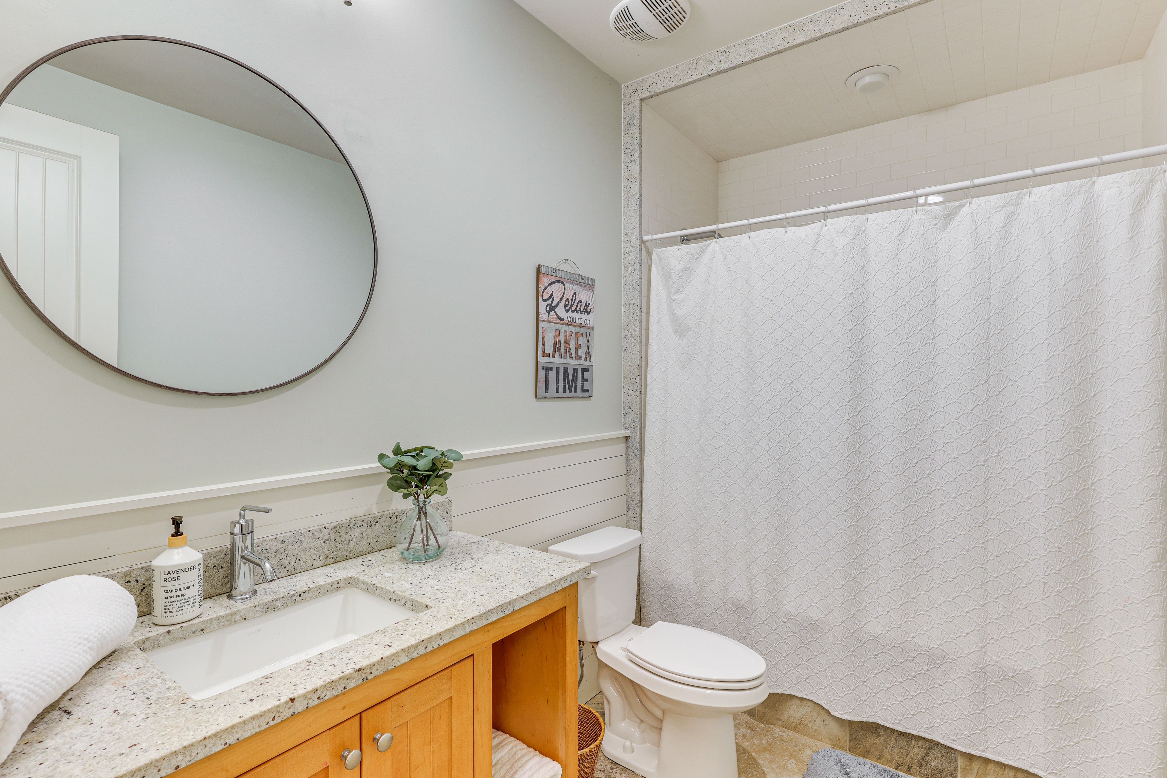 Full Bathroom | Main Level