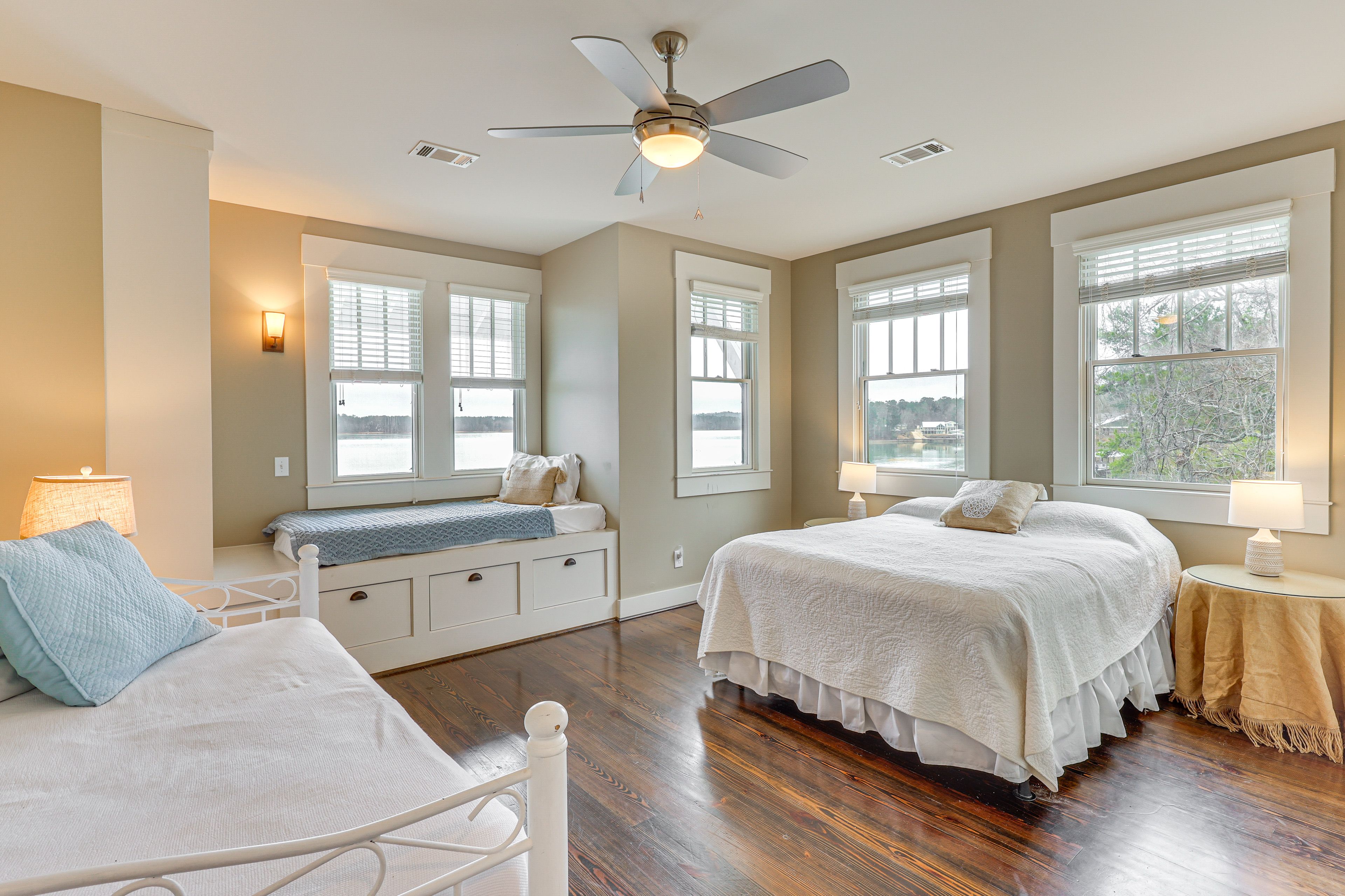 Bedroom 2 | Main Level | Queen Bed | Twin Daybed | Lake View