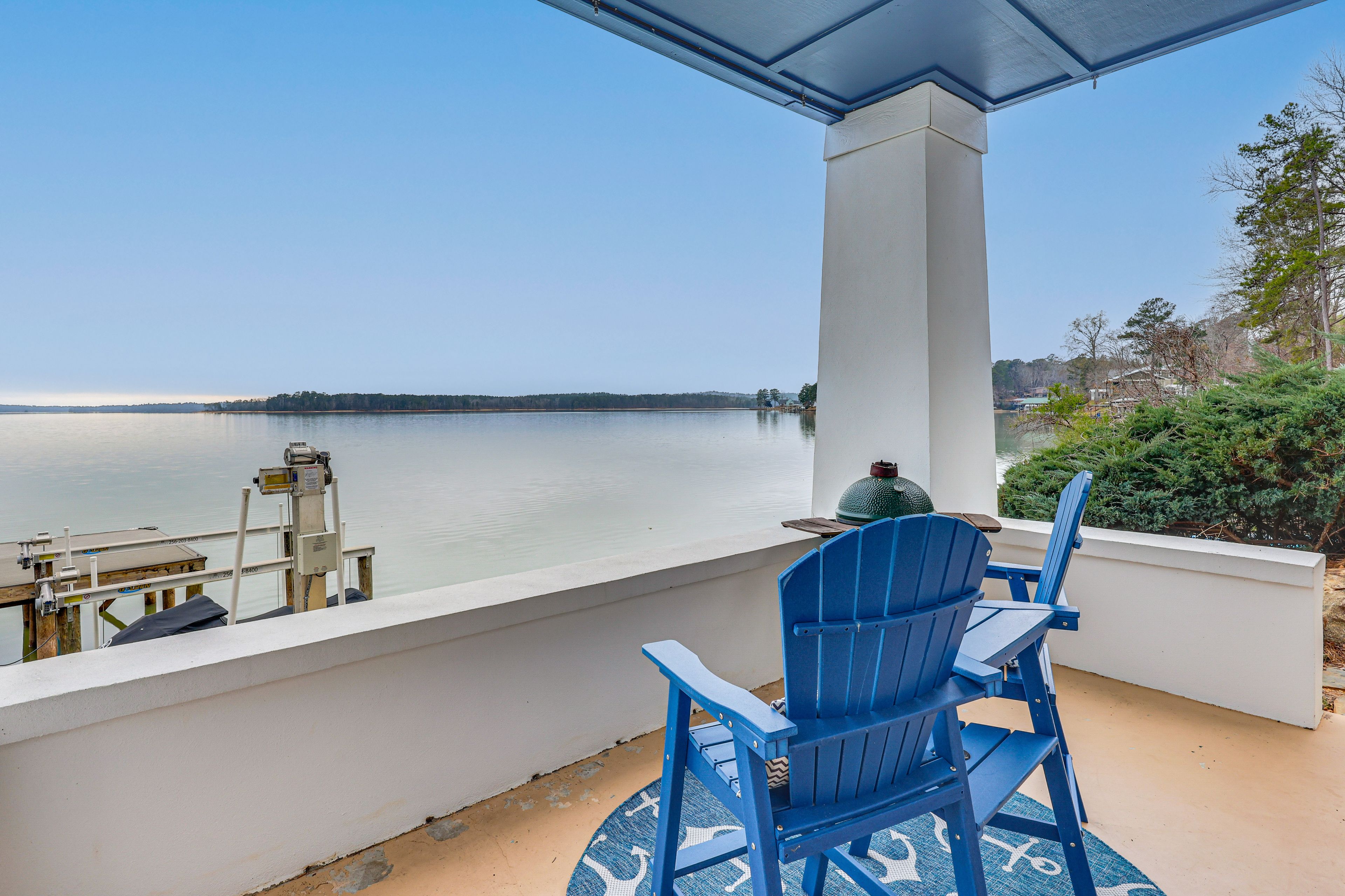 Patio | Big Green Egg Charcoal Smoker | Seating