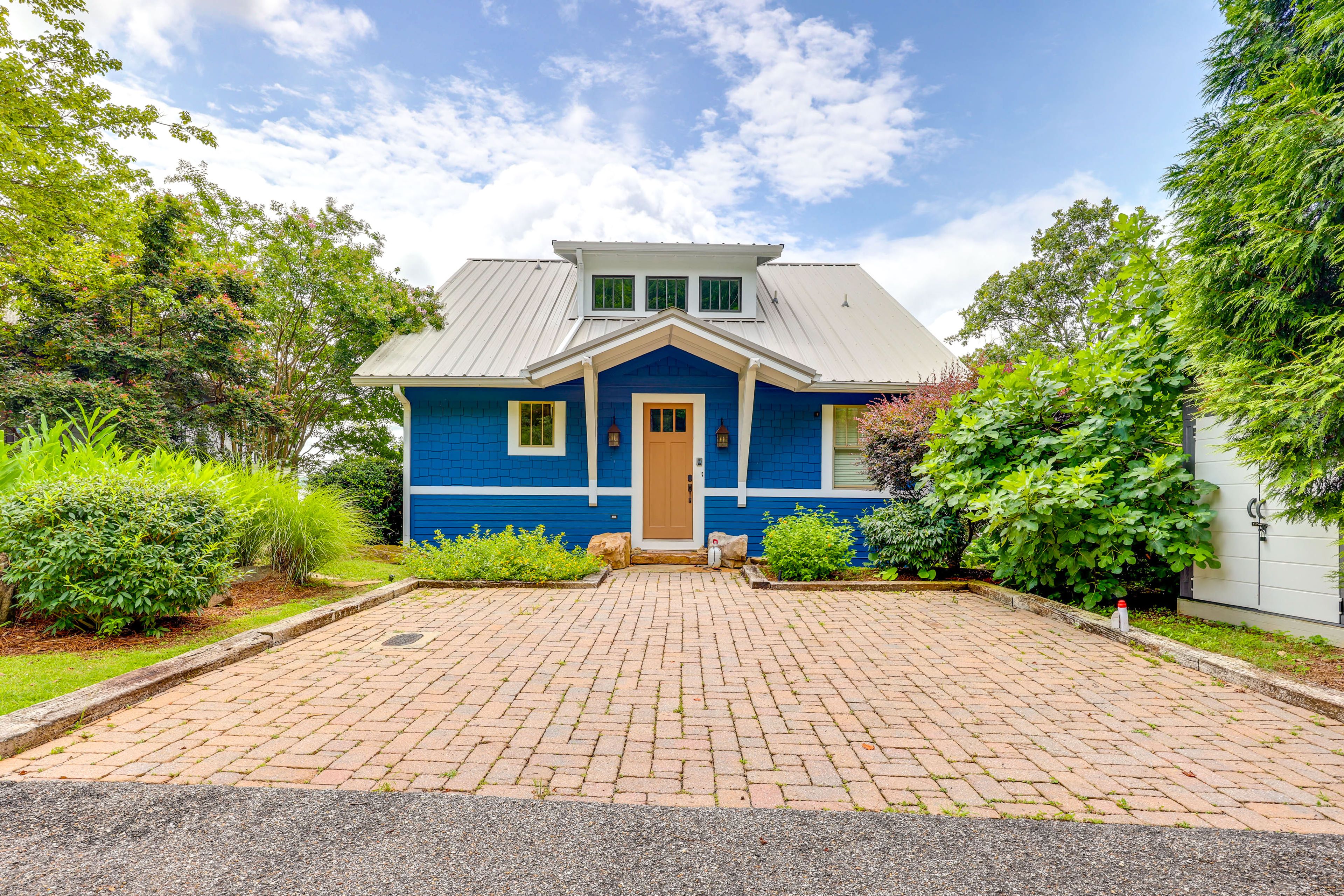 Parking | Driveway (4 Vehicles) | Trailer Parking Allowed On-Site