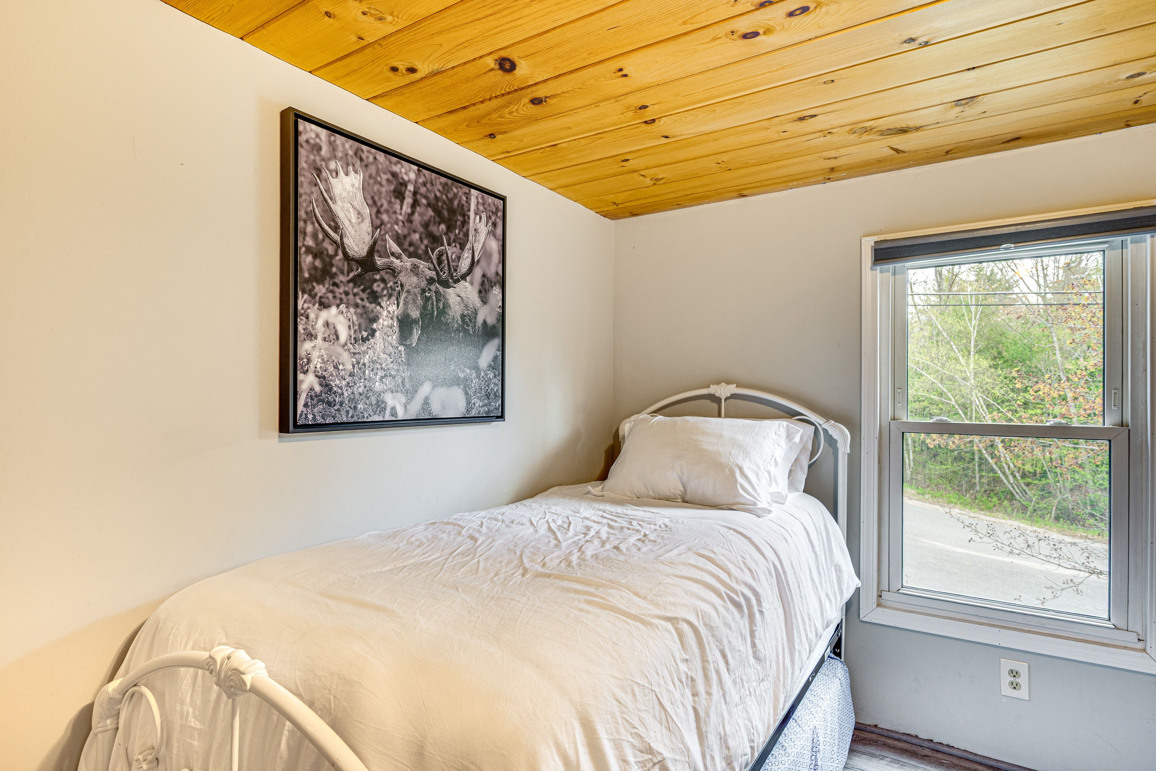 Bedroom 2 | Twin Bed | Full Bed