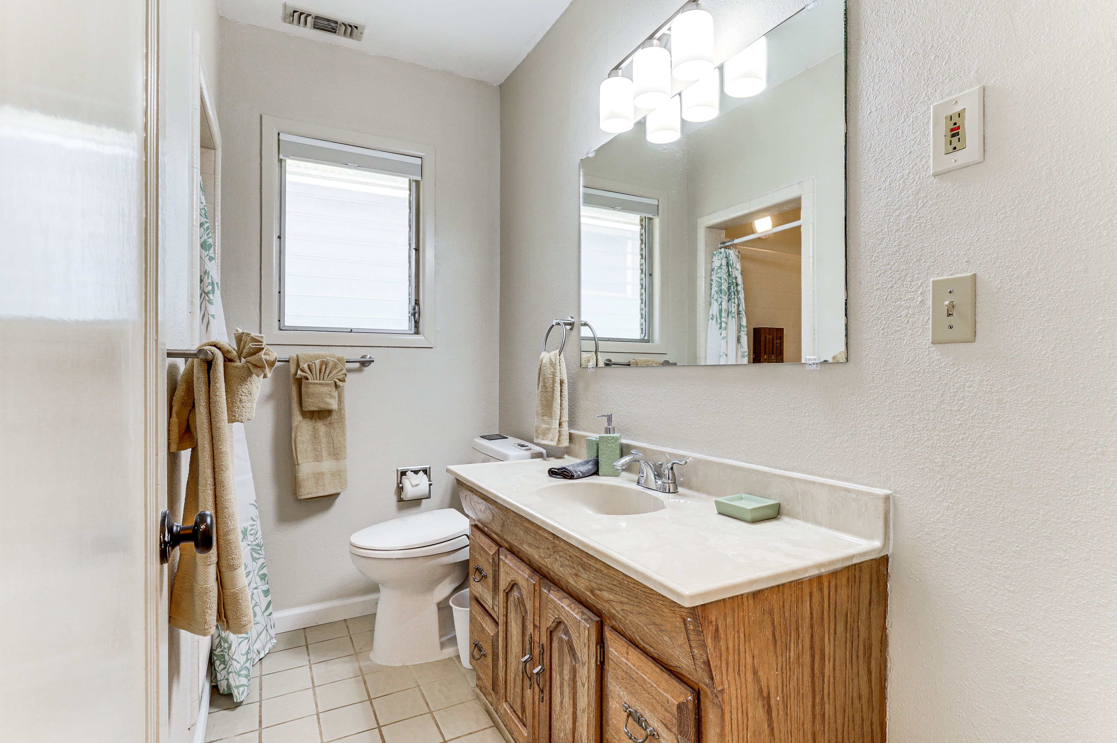 Full Bathroom