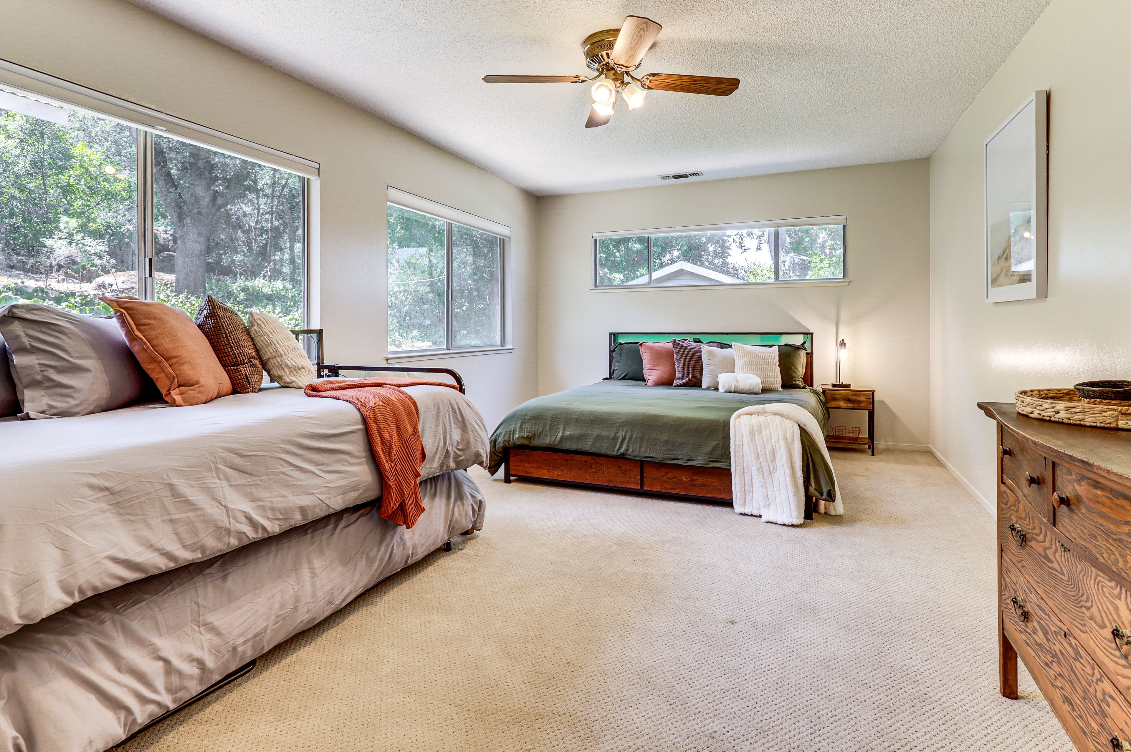 Bedroom 2 | King Bed | Twin Daybed w/ Twin Trundle