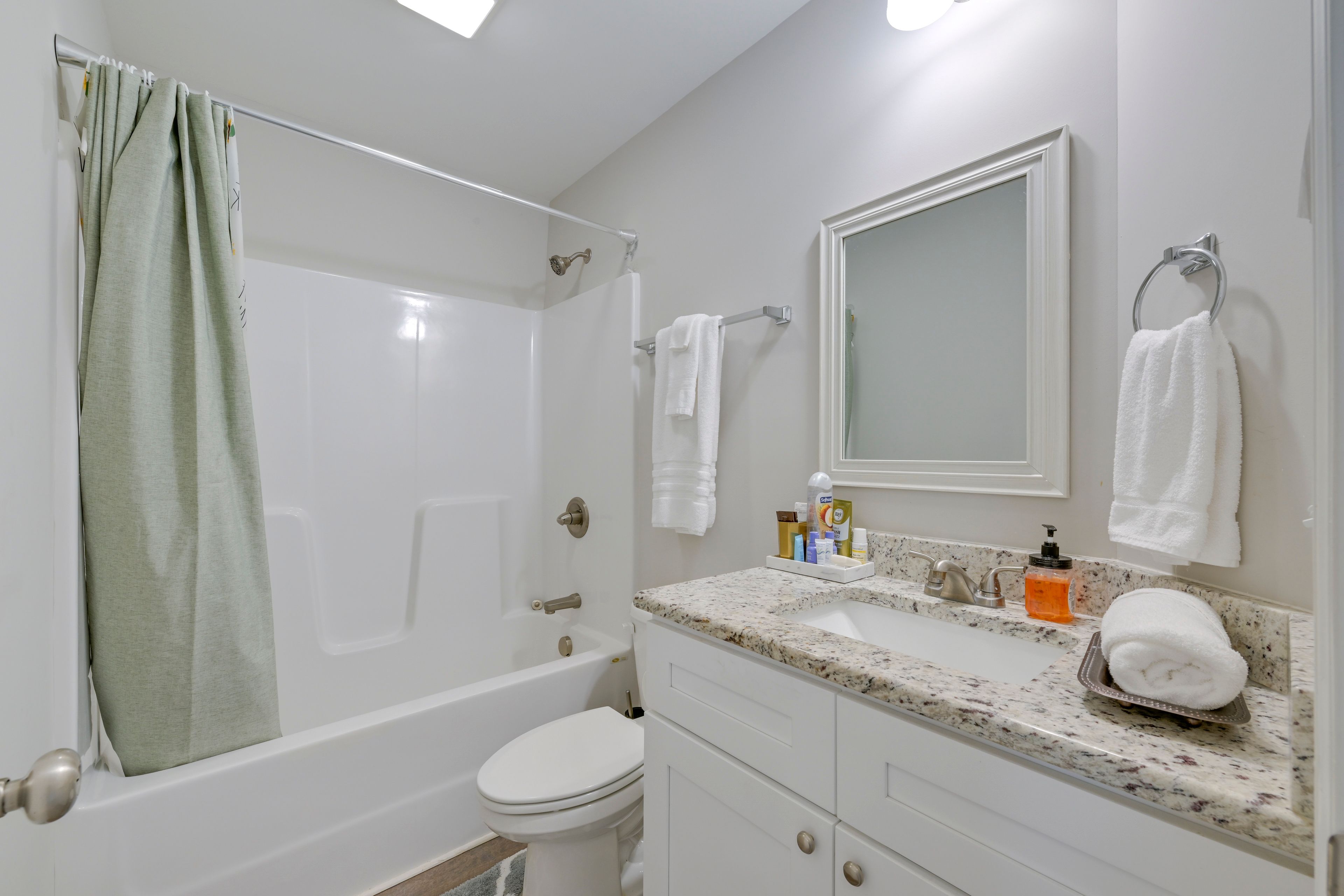 Bathroom | 2nd Floor