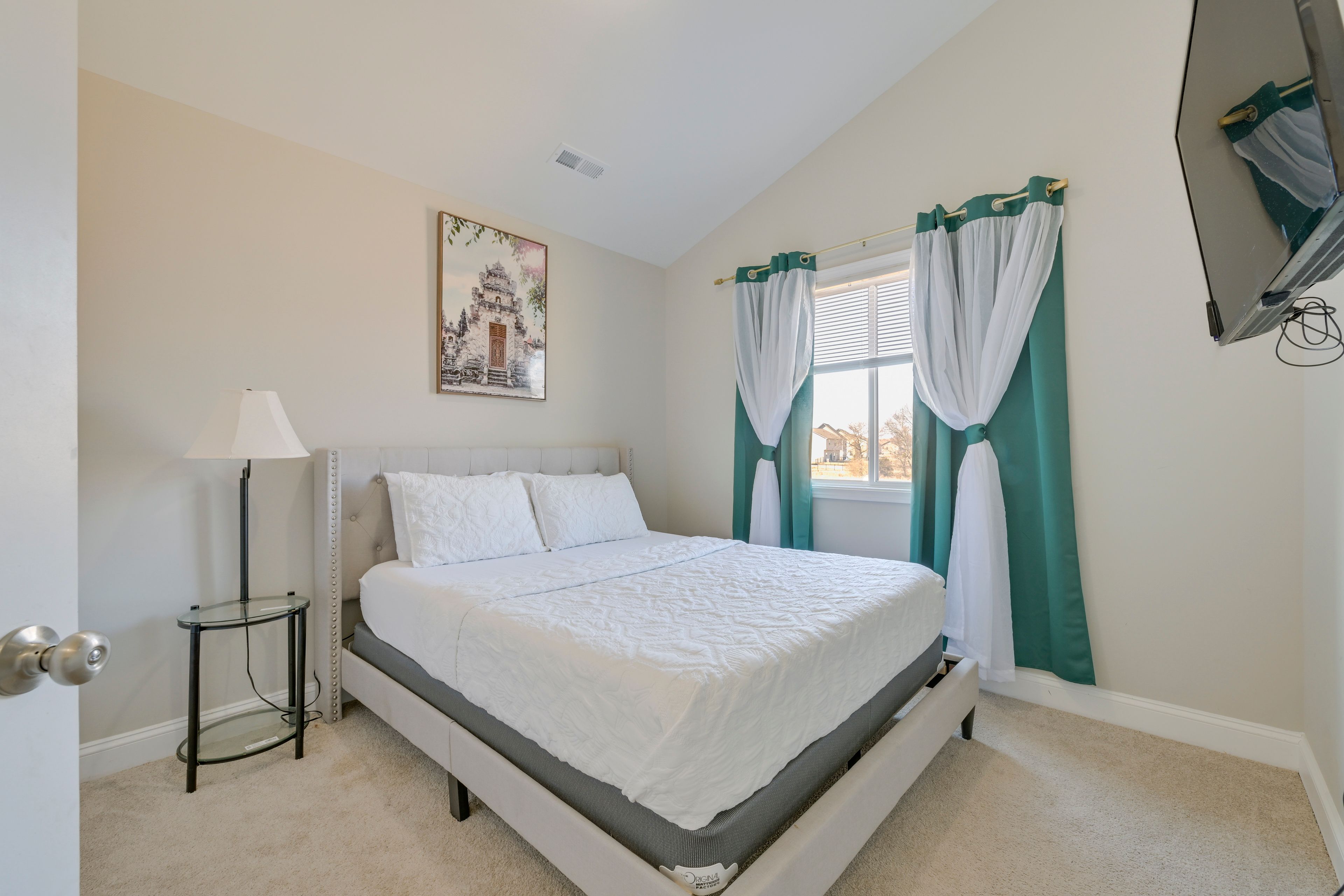Bedroom 3 | Queen Bed | Smart TVs | 2nd Floor