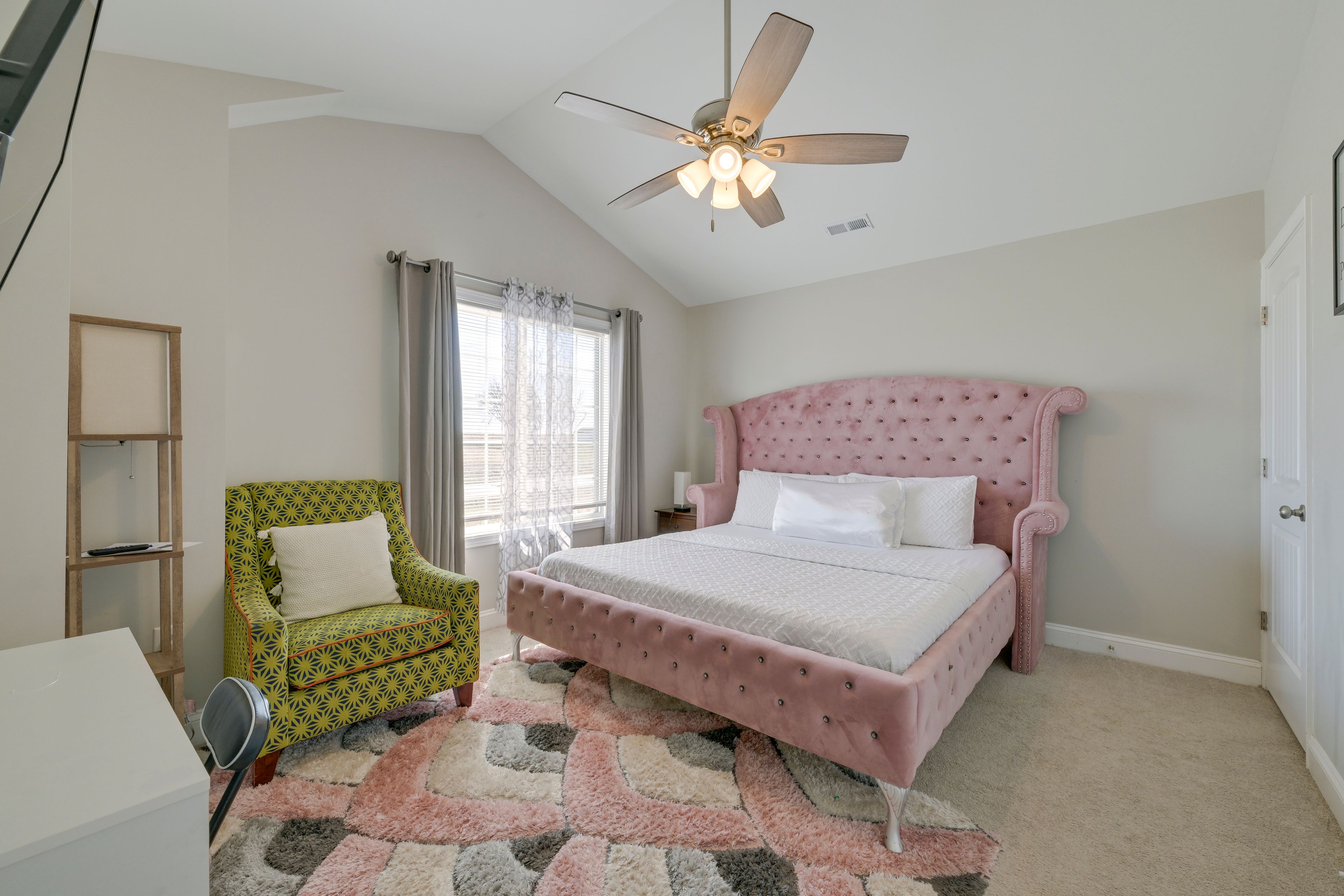 Bedroom 1 | King Bed | Smart TV | 2nd Floor