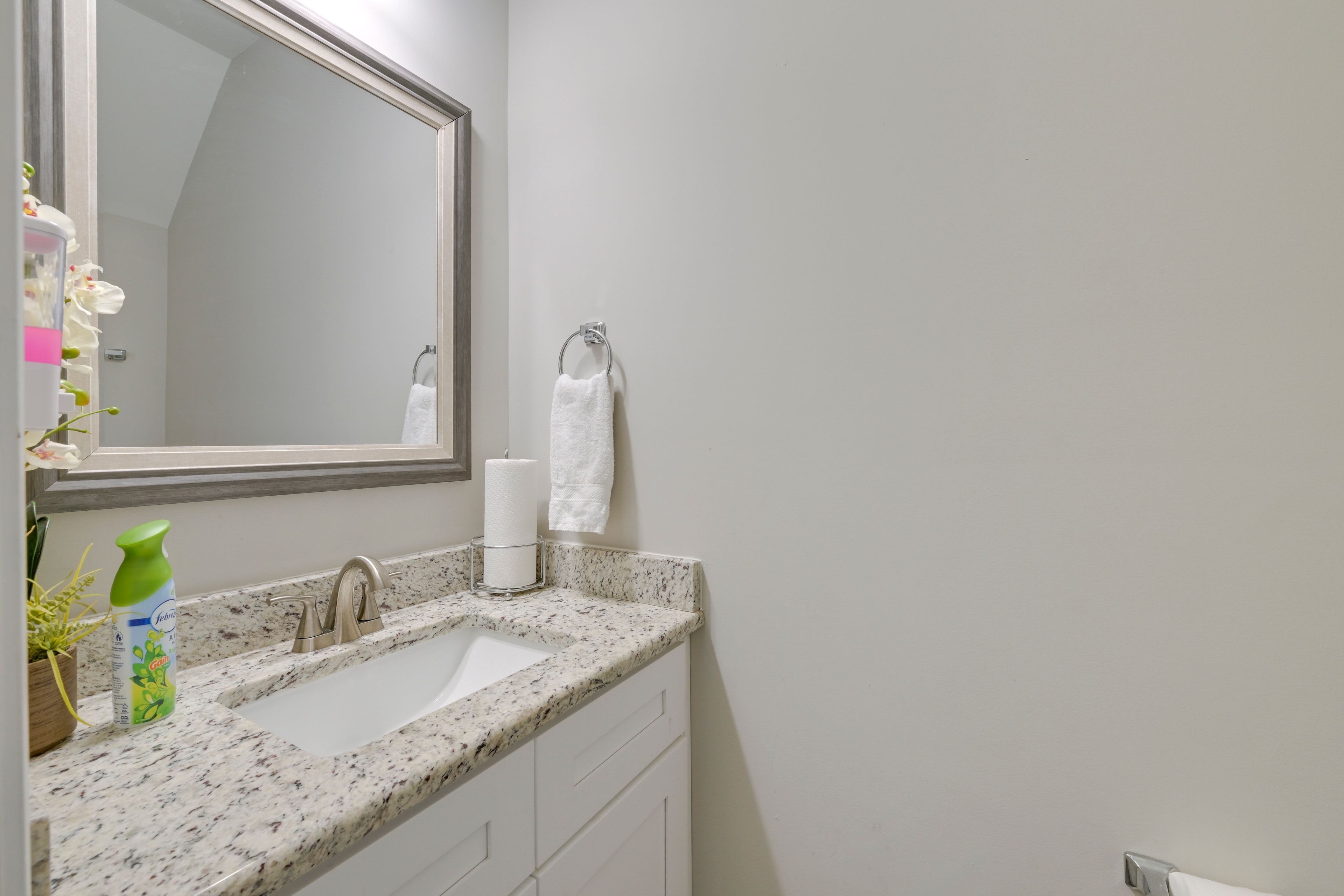 Half Bathroom | 1st Floor