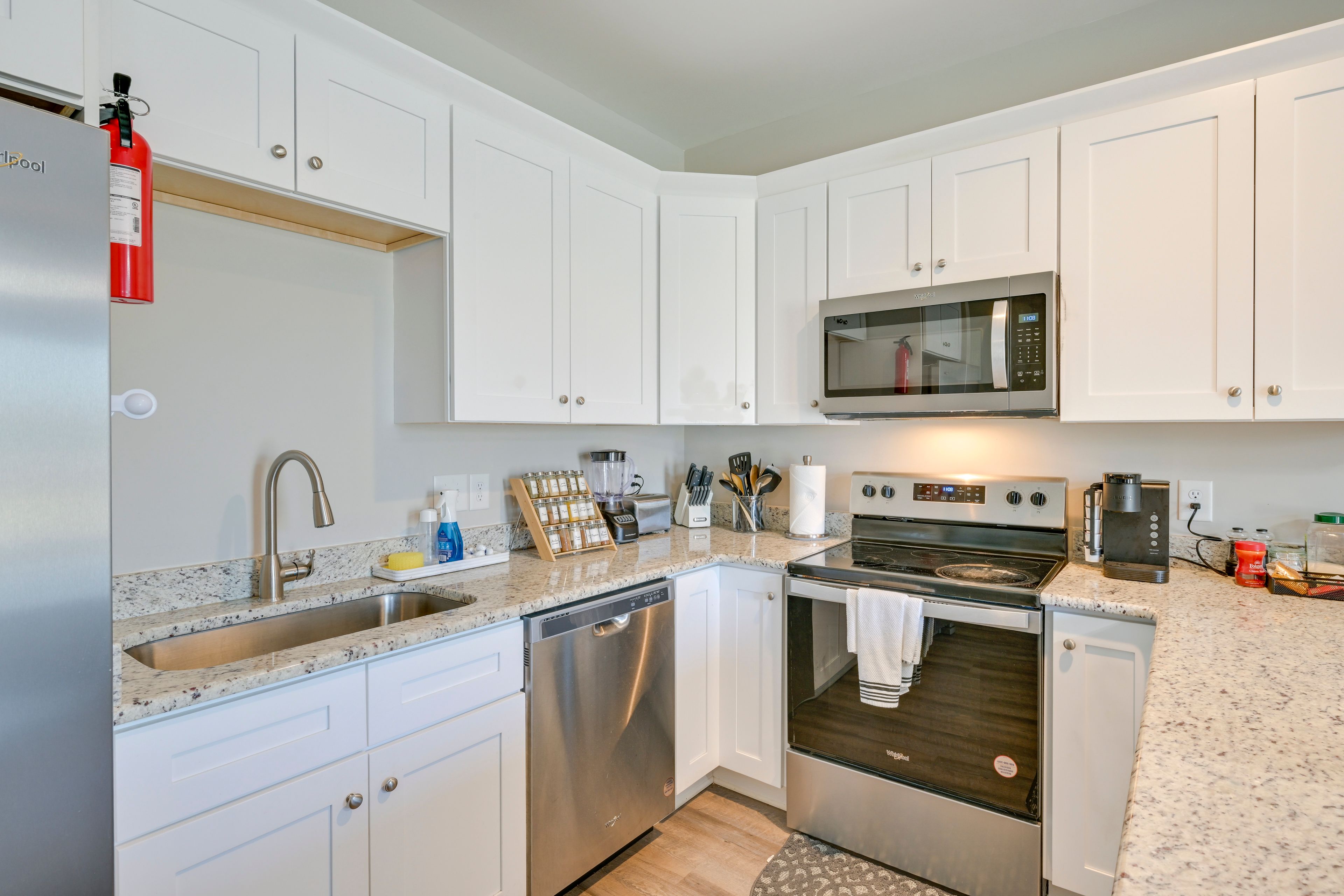 Kitchen | Dishwasher | Spices | 1st Floor