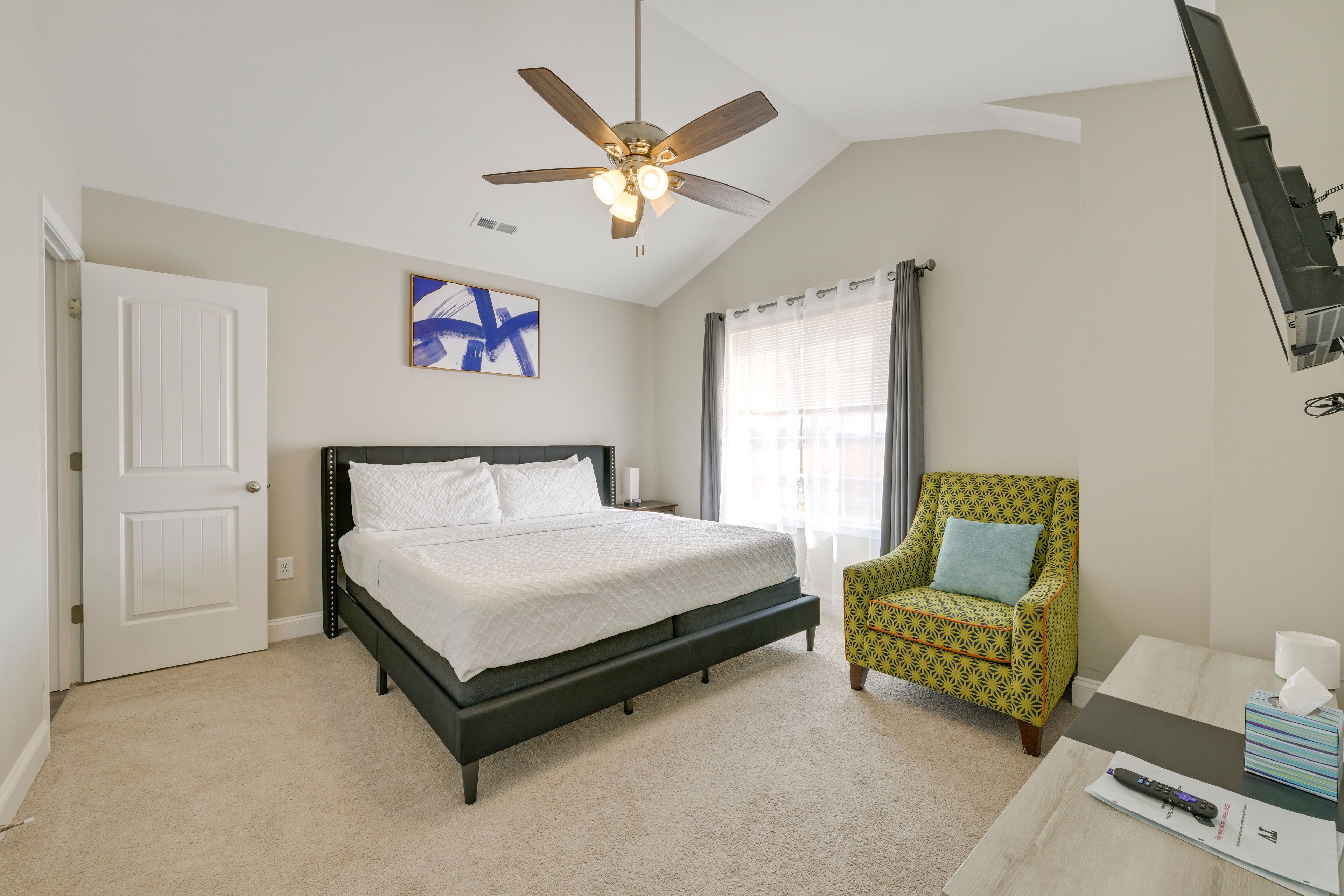 Bedroom 1 | King Bed | Smart TV | 2nd Floor