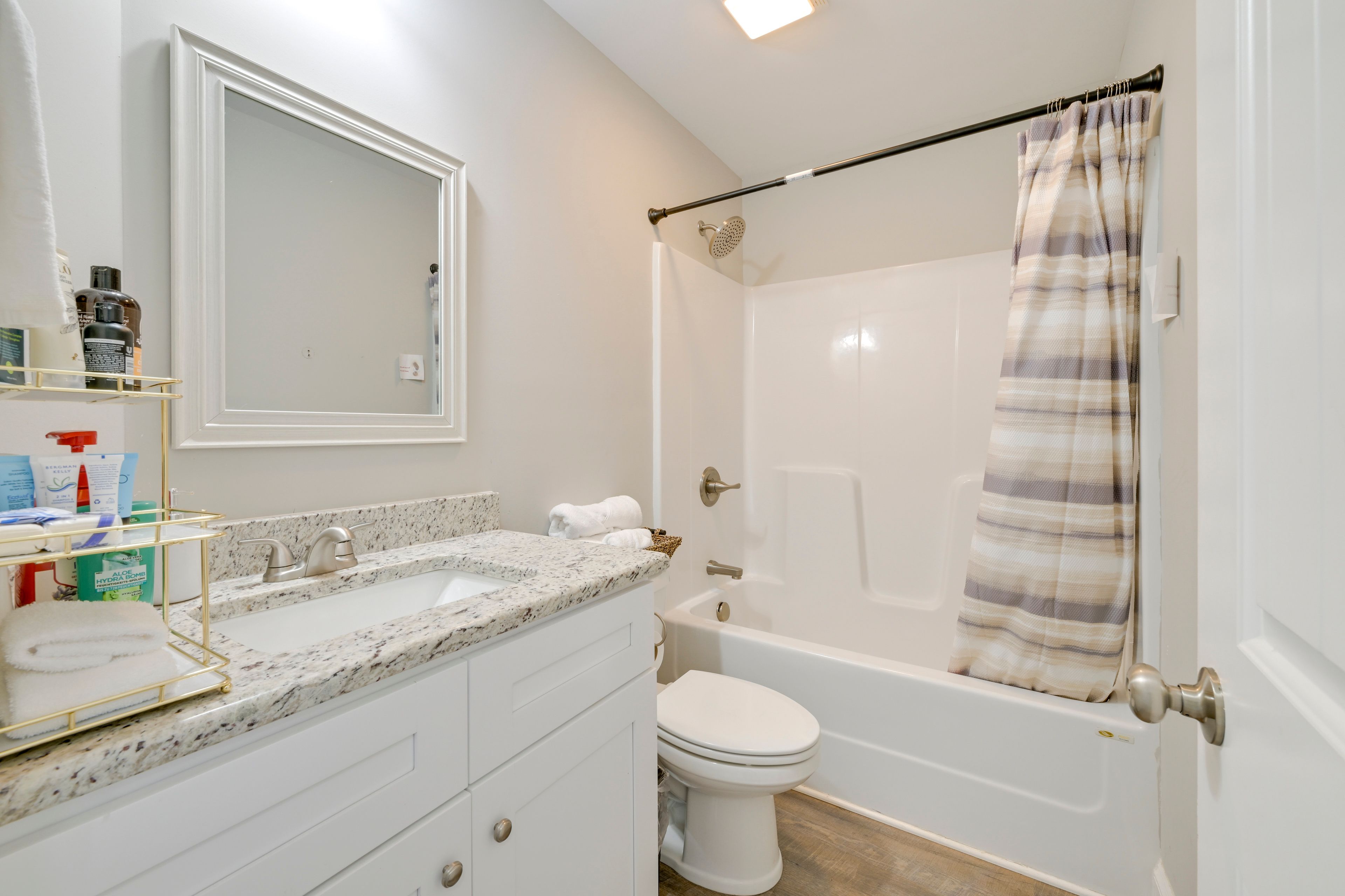 Bathroom | 2nd Floor