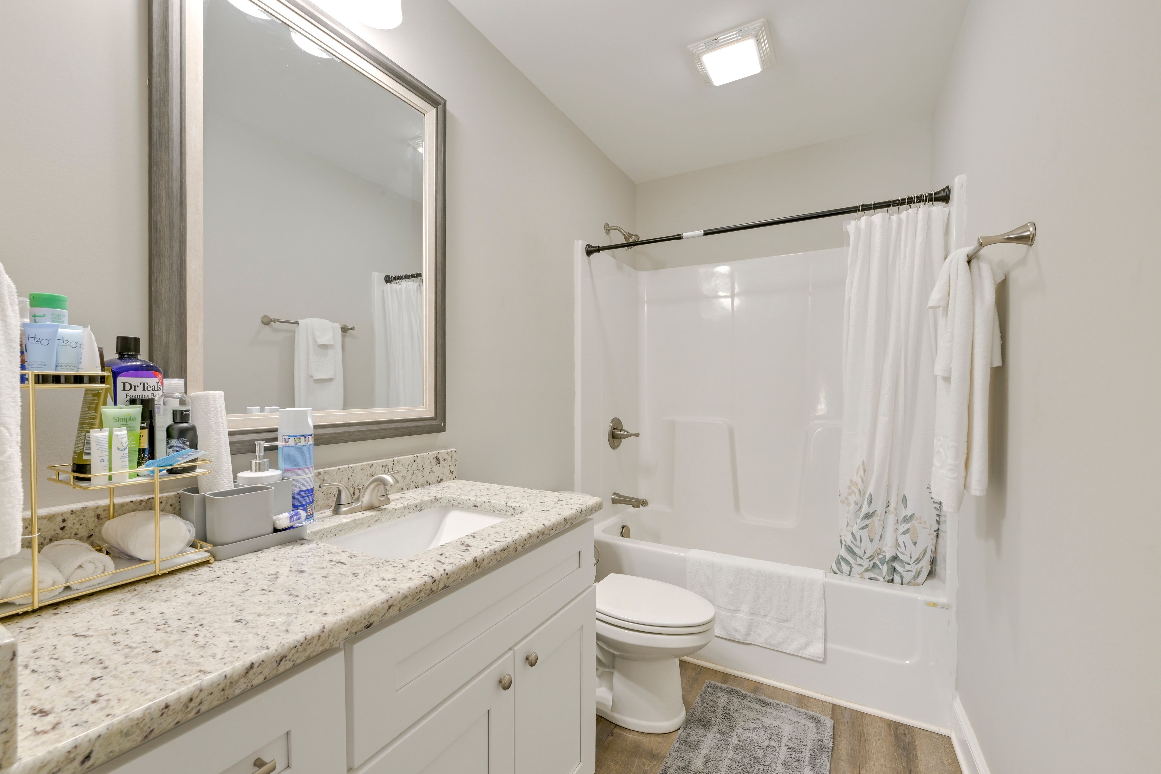 En-Suite Bathroom | Towels Provided | 2nd Floor