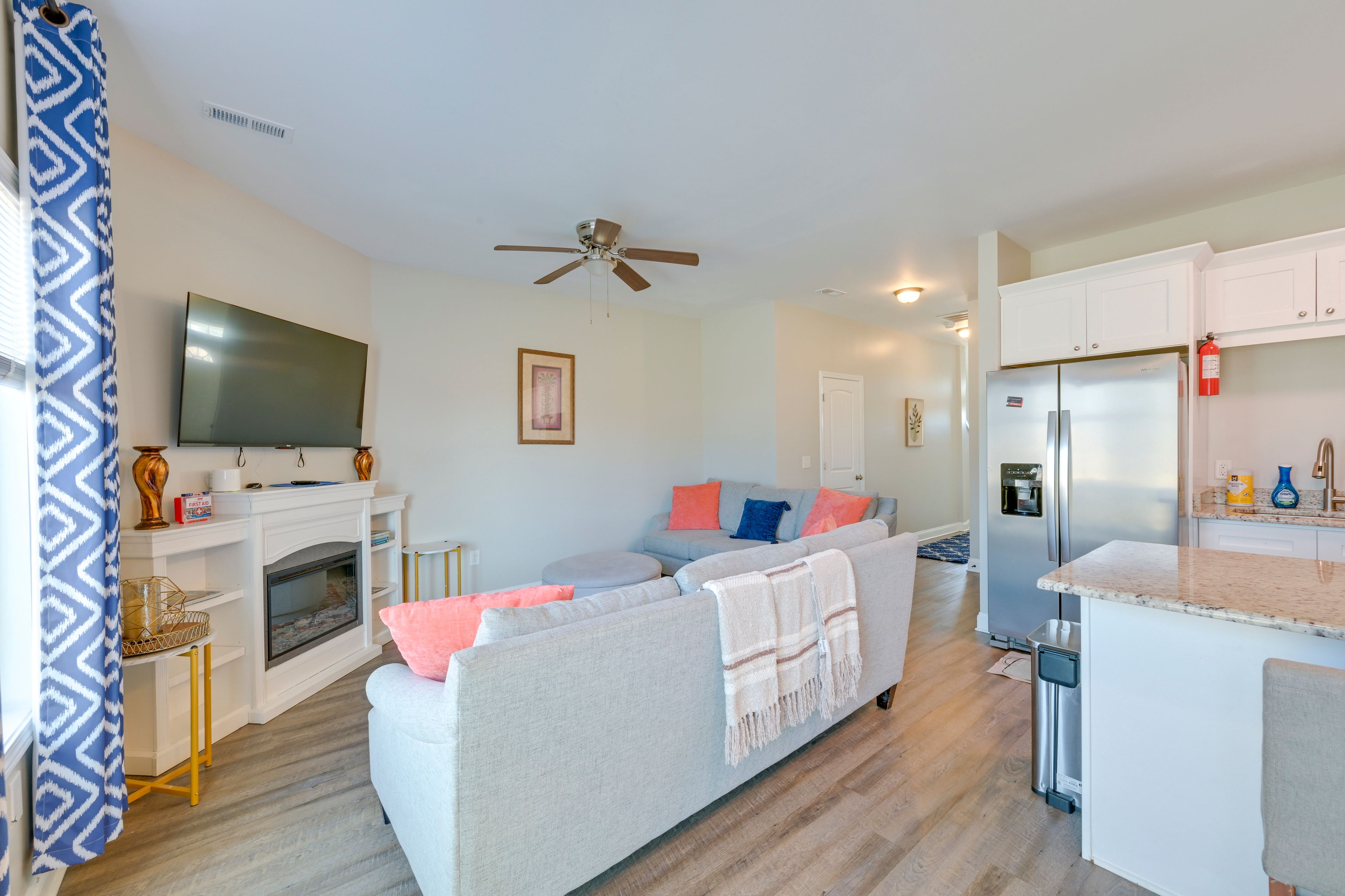 Living Room | Smart TV | Fireplace | 1st Floor