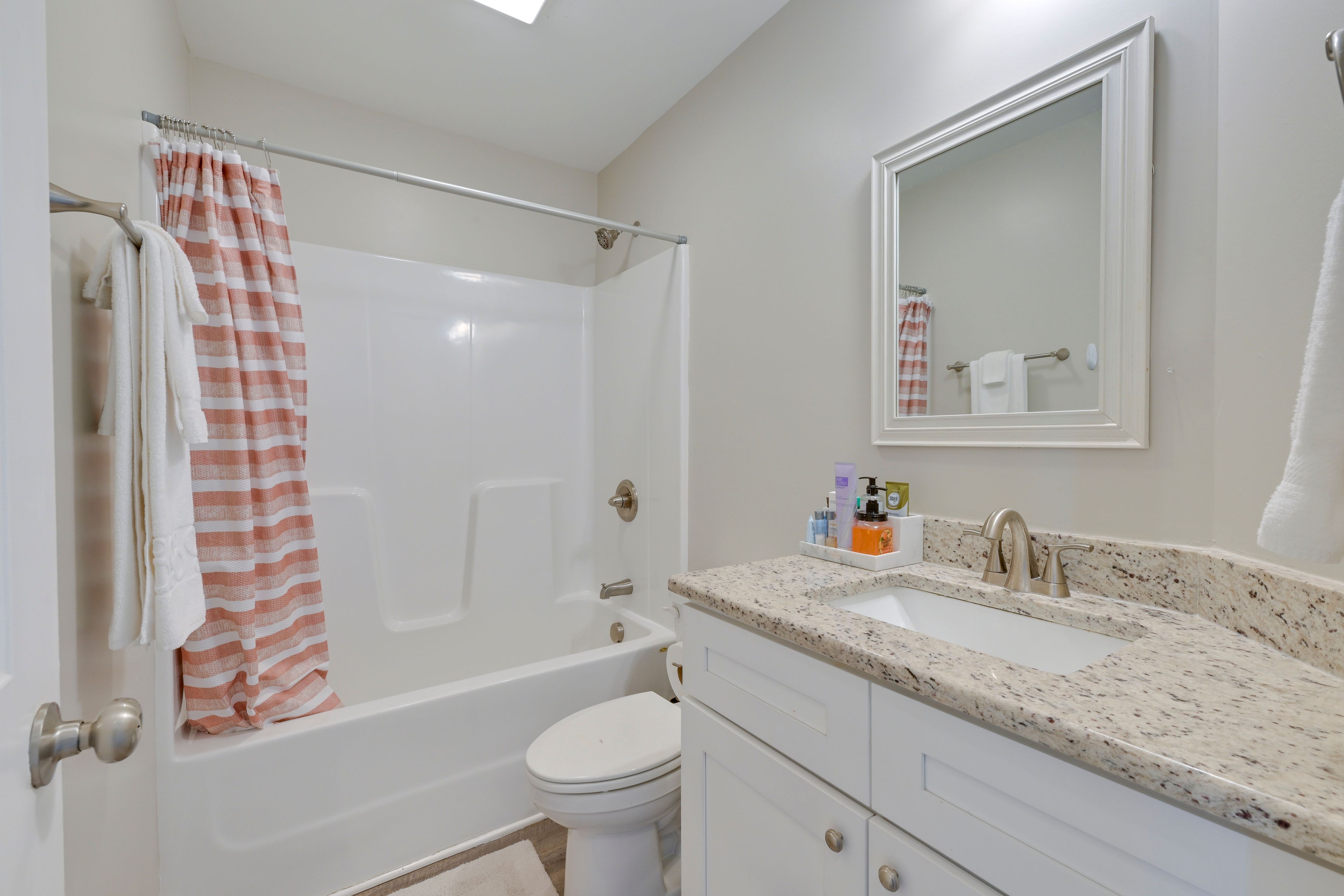 Bathroom | 2nd Floor