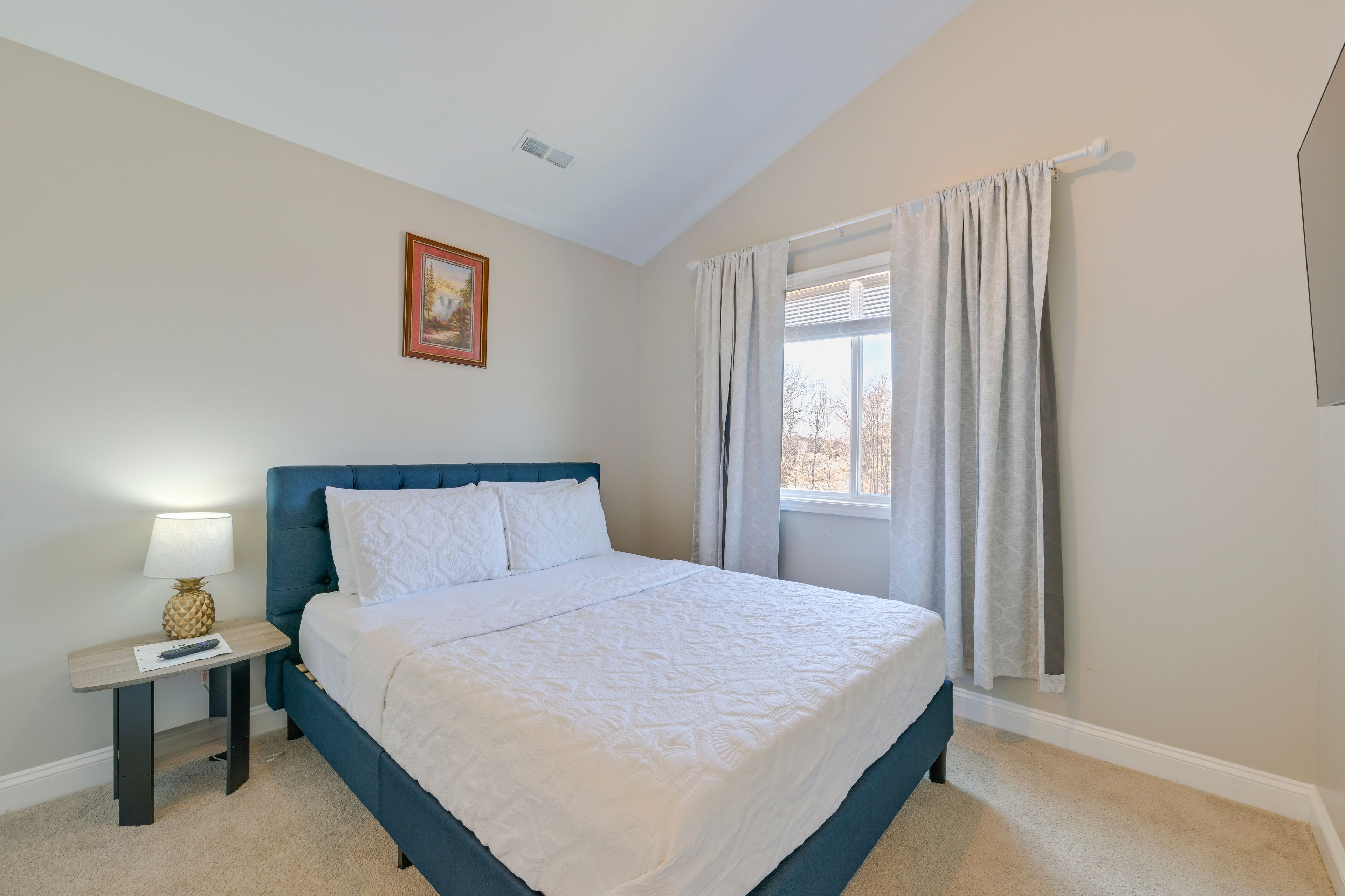 Bedroom 2 | Queen Bed | Smart TV | 2nd Floor