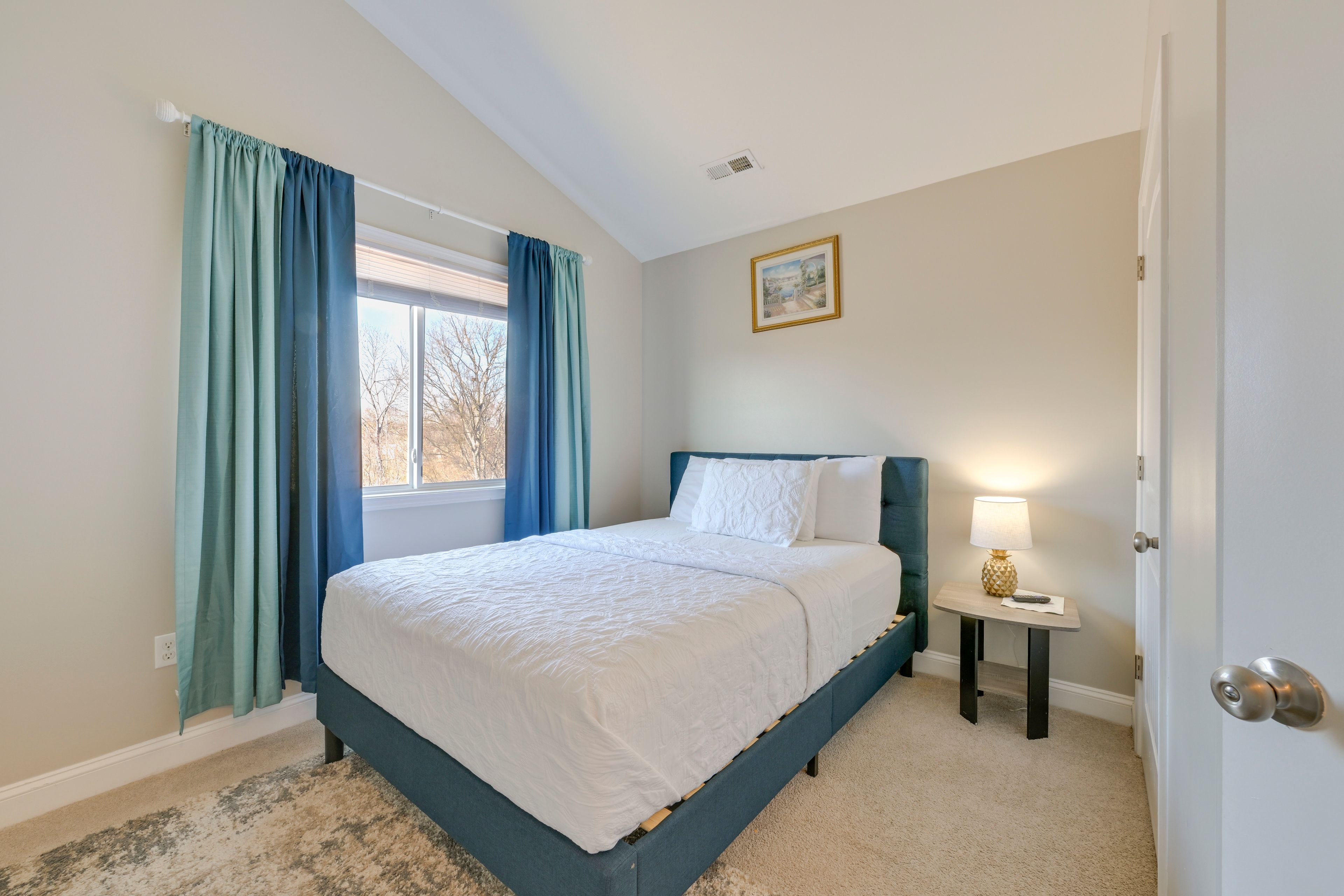 Bedroom 3 | Queen Bed | Smart TV | 2nd Floor