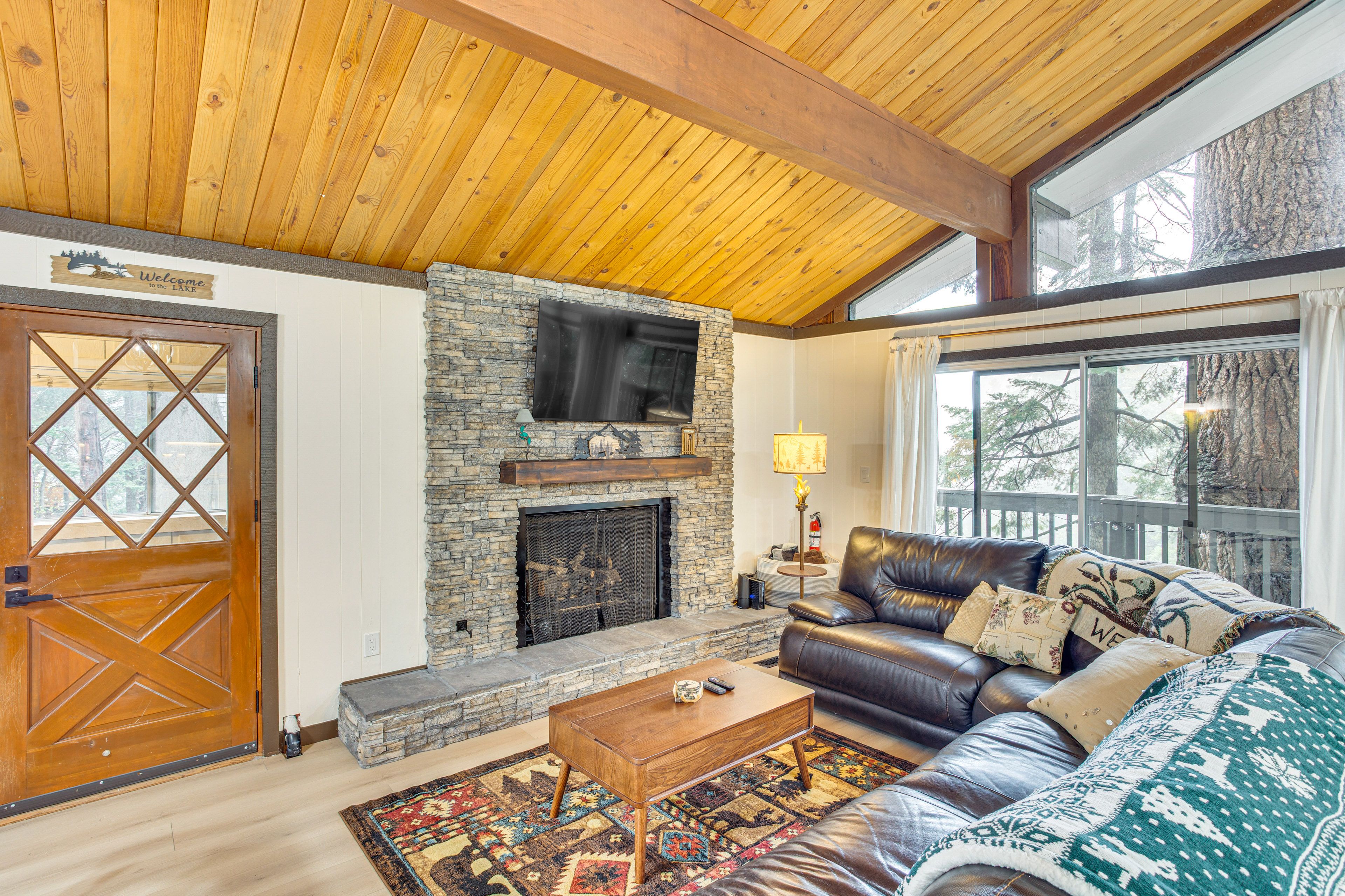 Lake Arrowhead Vacation Rental | 2BR | 2BA | Step-Free Entry | 960 Sq Ft