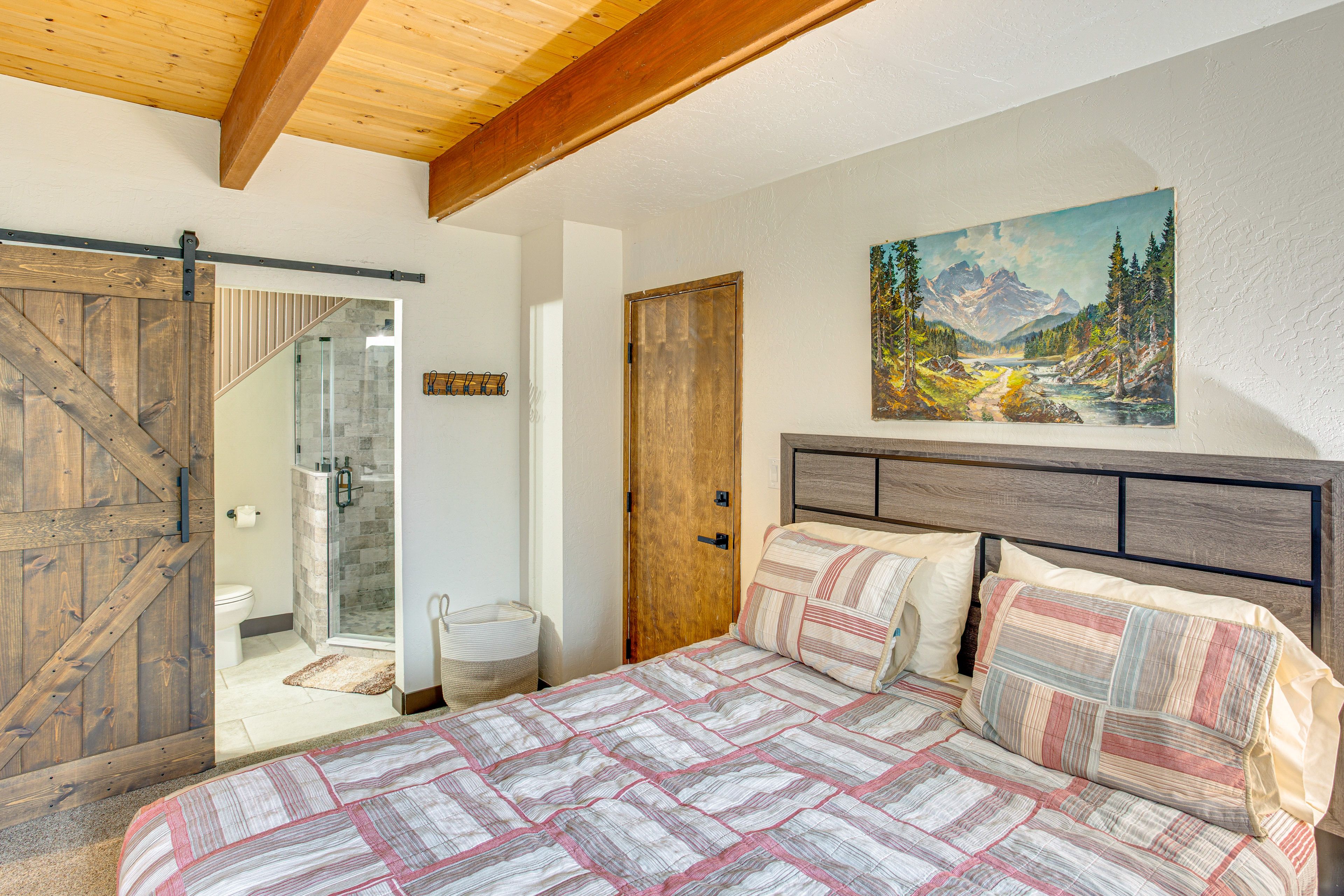 Bedroom 1 | Lower Level | Queen Bed | Linens Provided