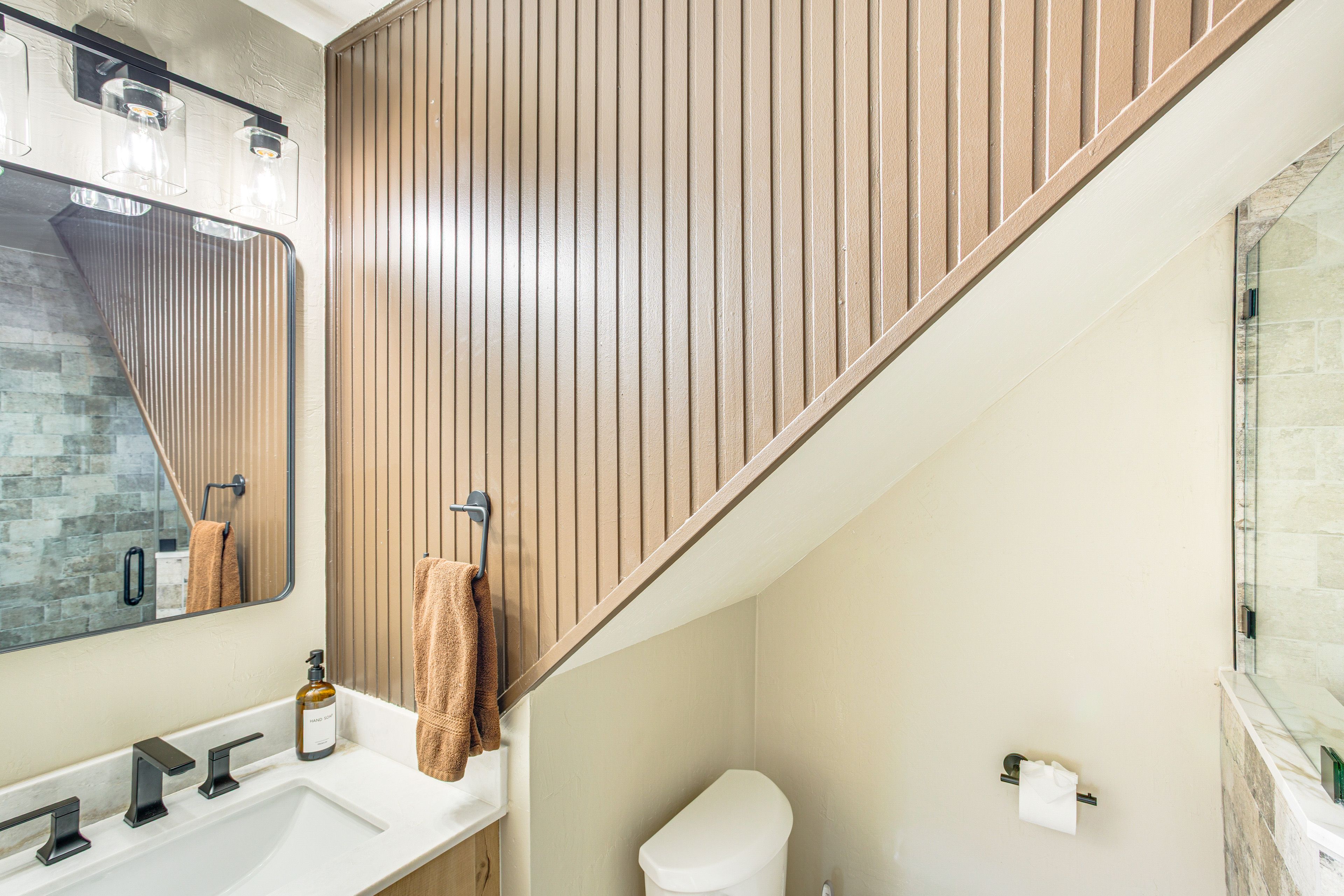 Full Bathroom | Lower Level | Towels Provided