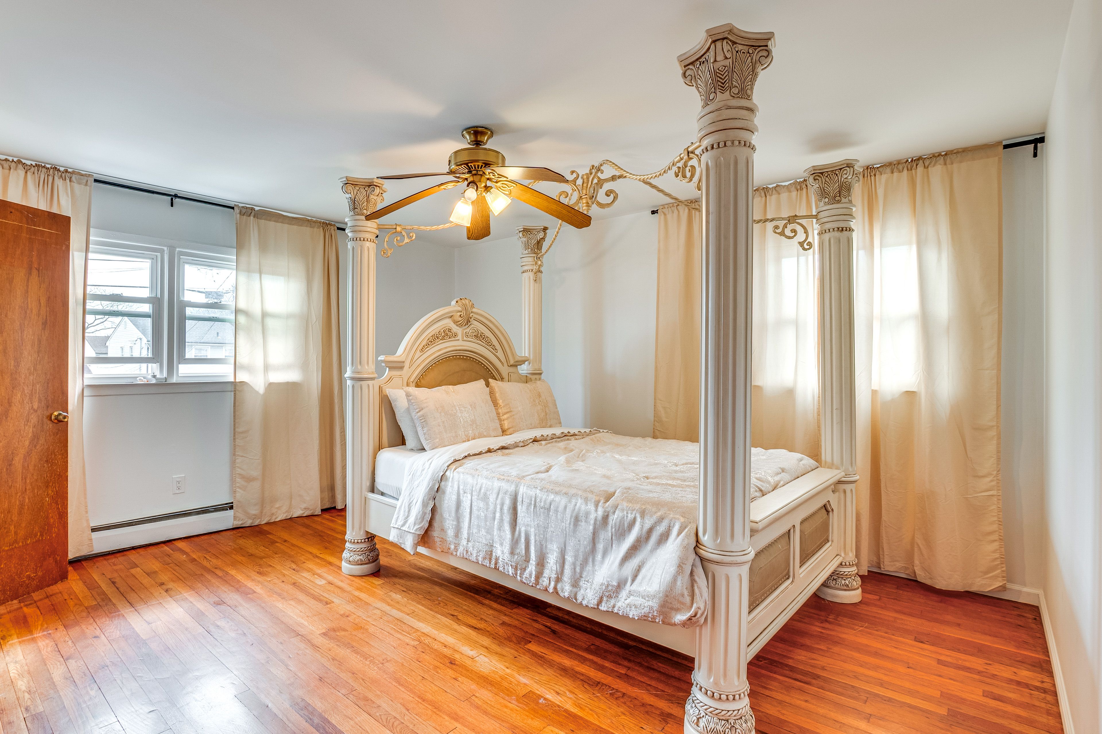 Bedroom 1 | Upper Level | Queen Bed
