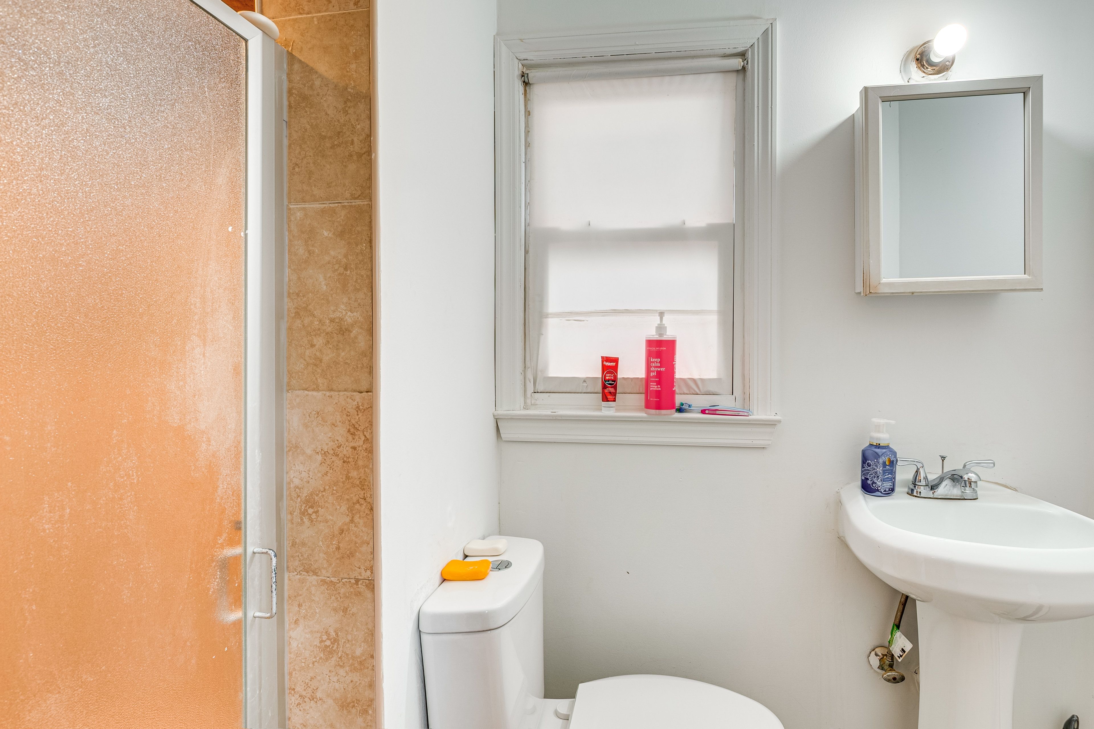 En-Suite Bathroom | Upper Level | Towels Provided