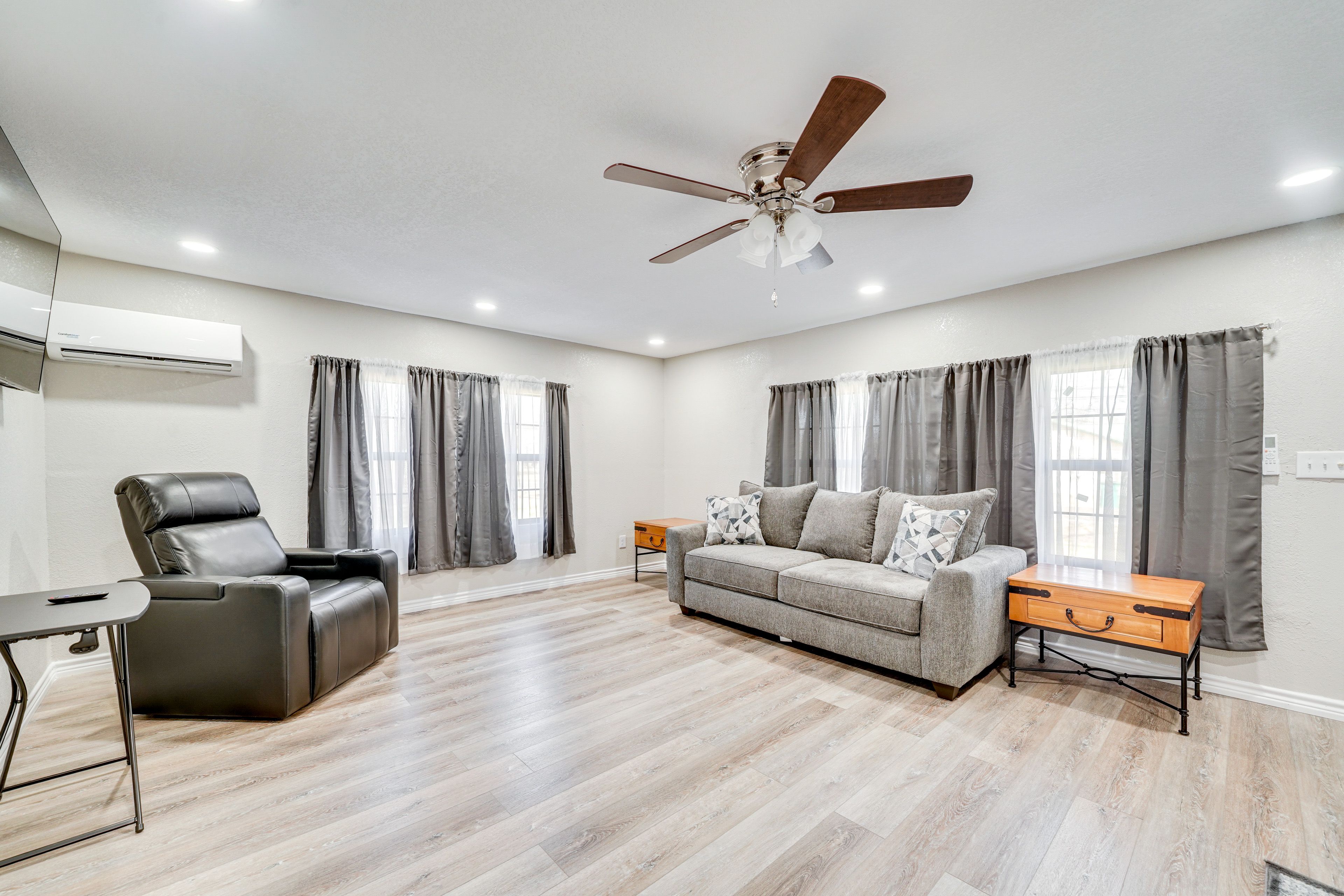 Studio Interior | Smart TV