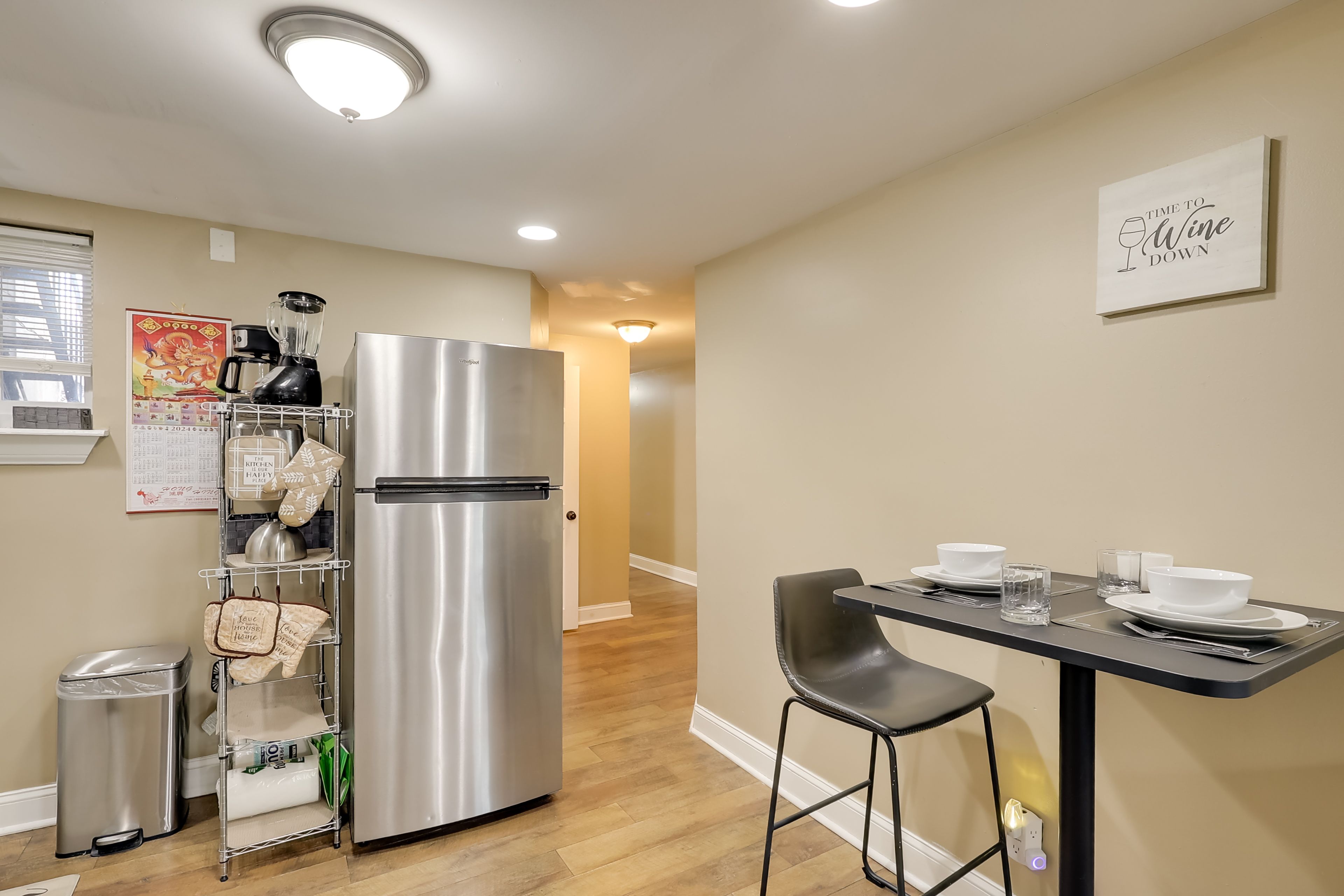 Dining Area | Dishware/Flatware Provided