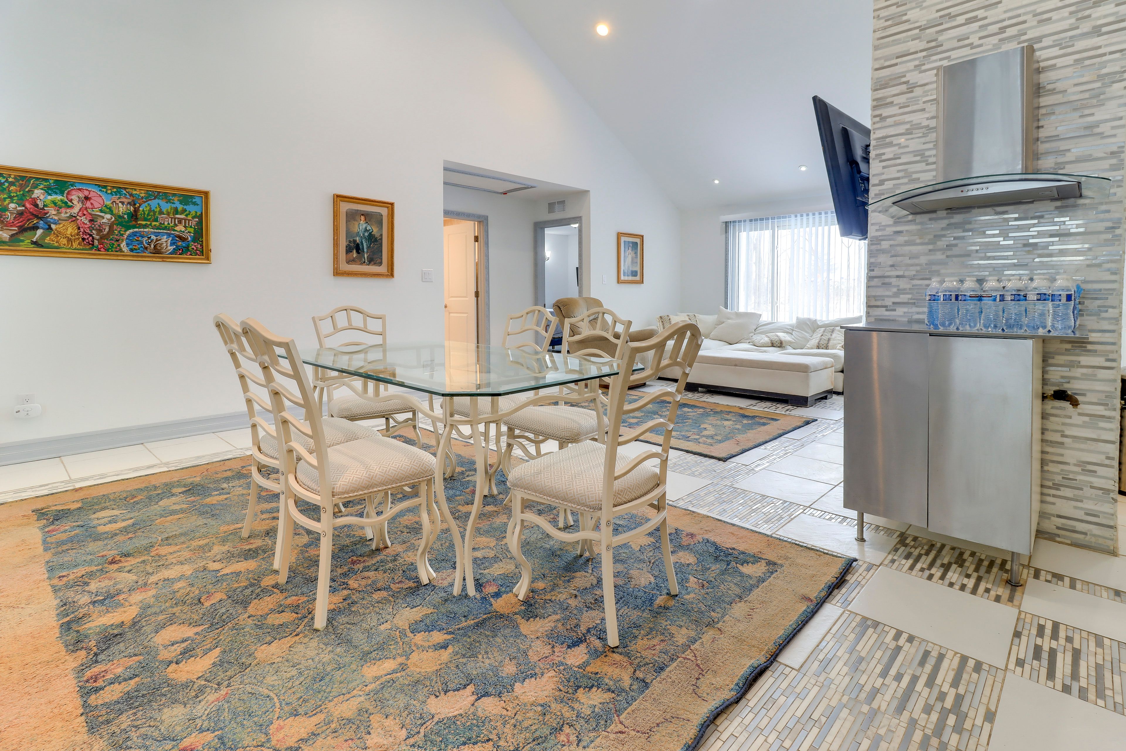 Dining Area | Dishware/Flatware