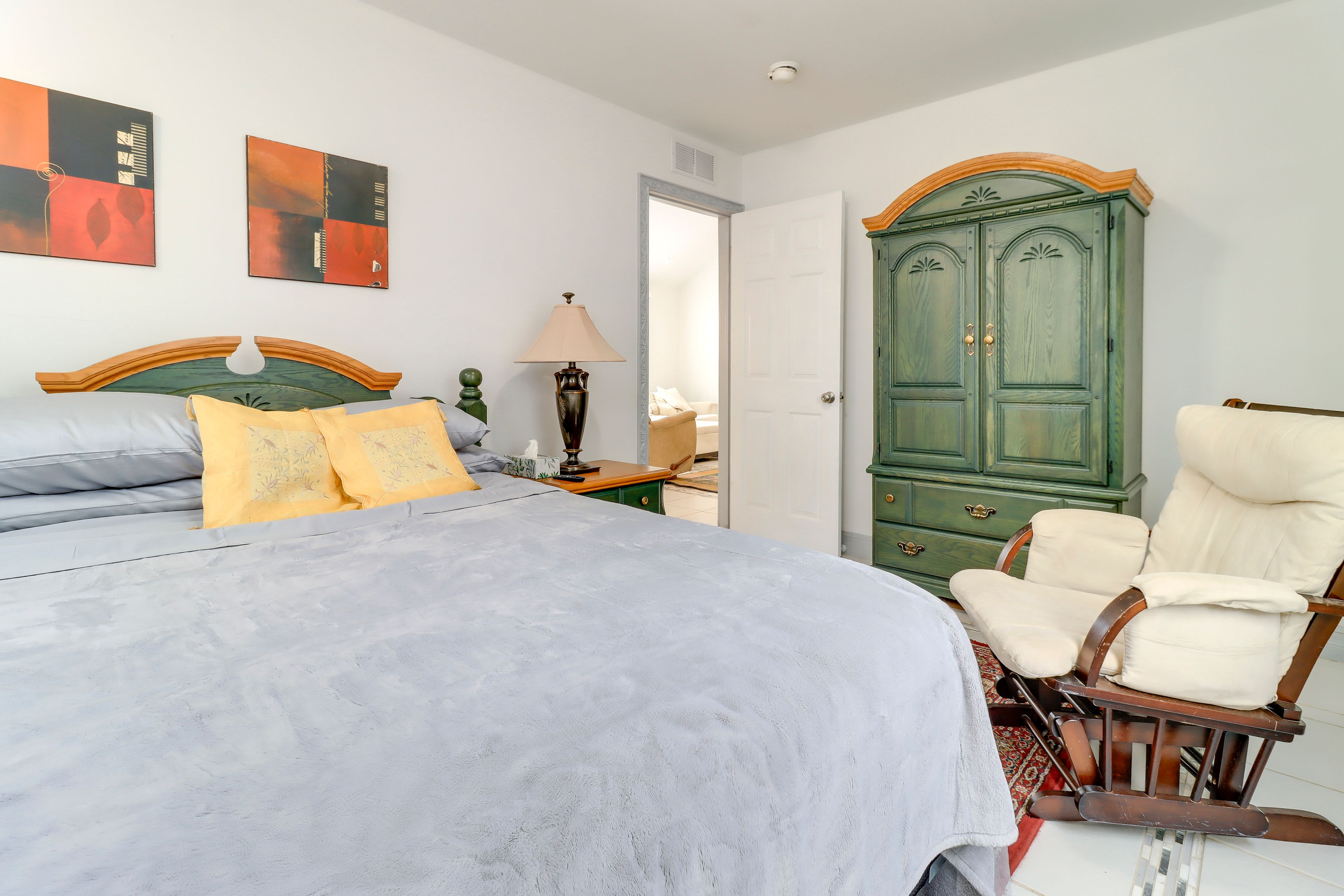 Bedroom 3 | Queen Bed | Smart TV