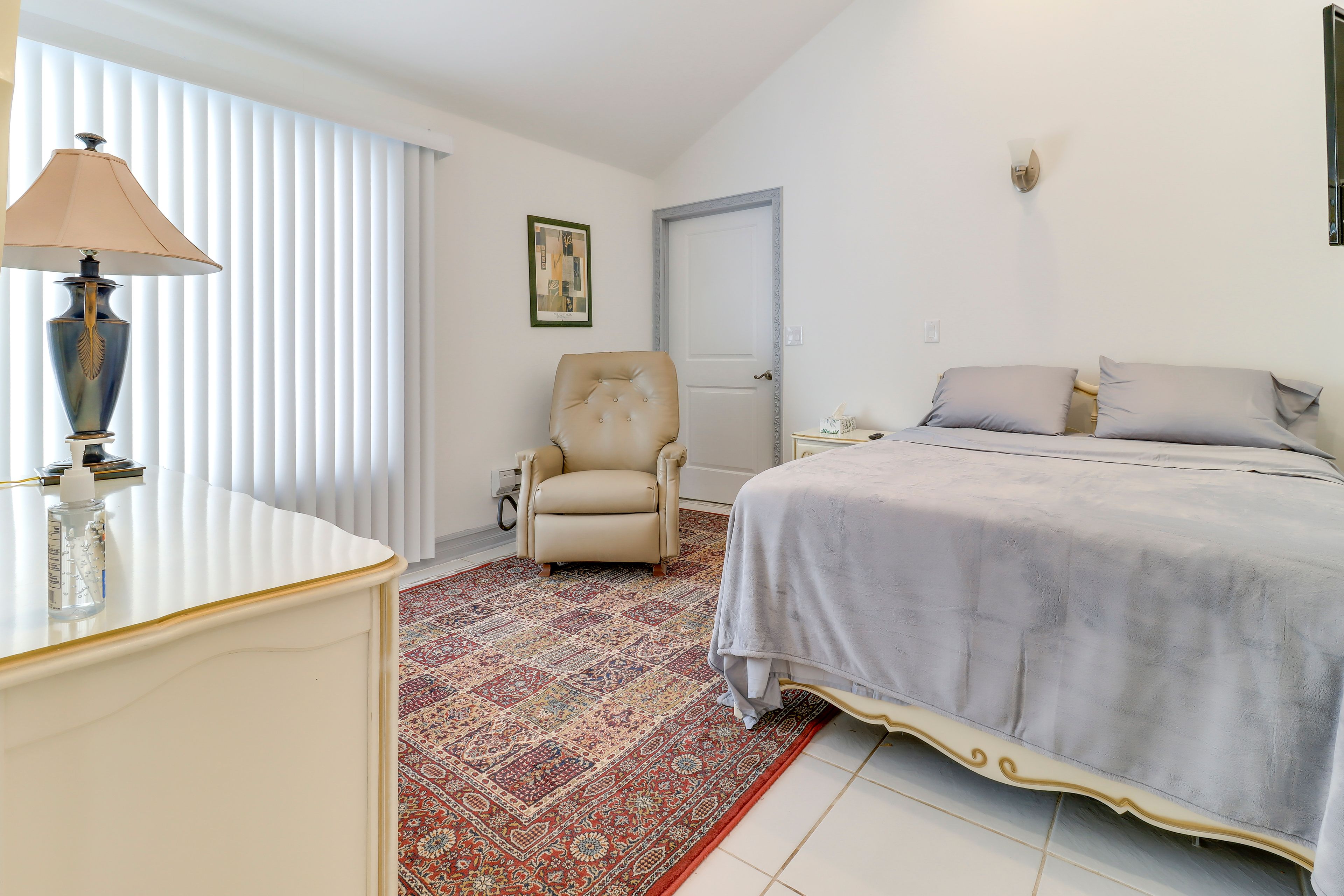 Bedroom 6 | Full Bed | Smart TV