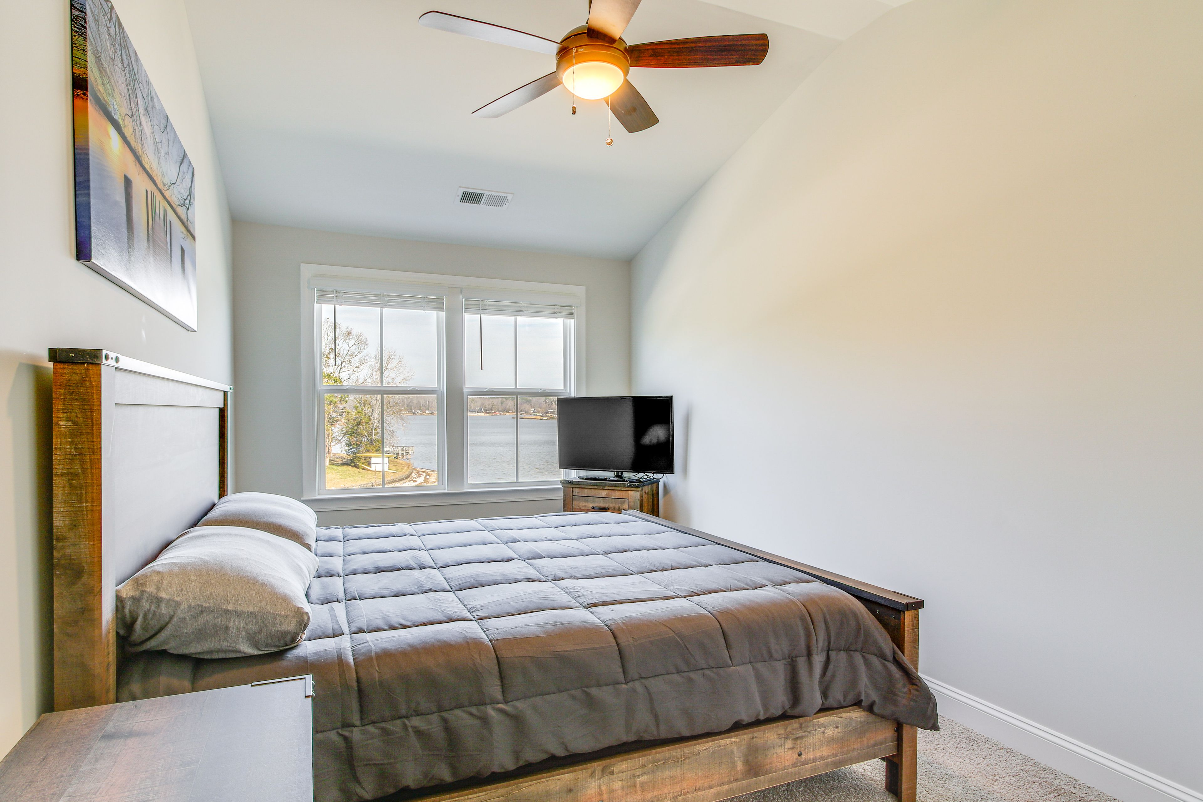 Bedroom 3 | King Bed | Smart TV | 2nd Floor