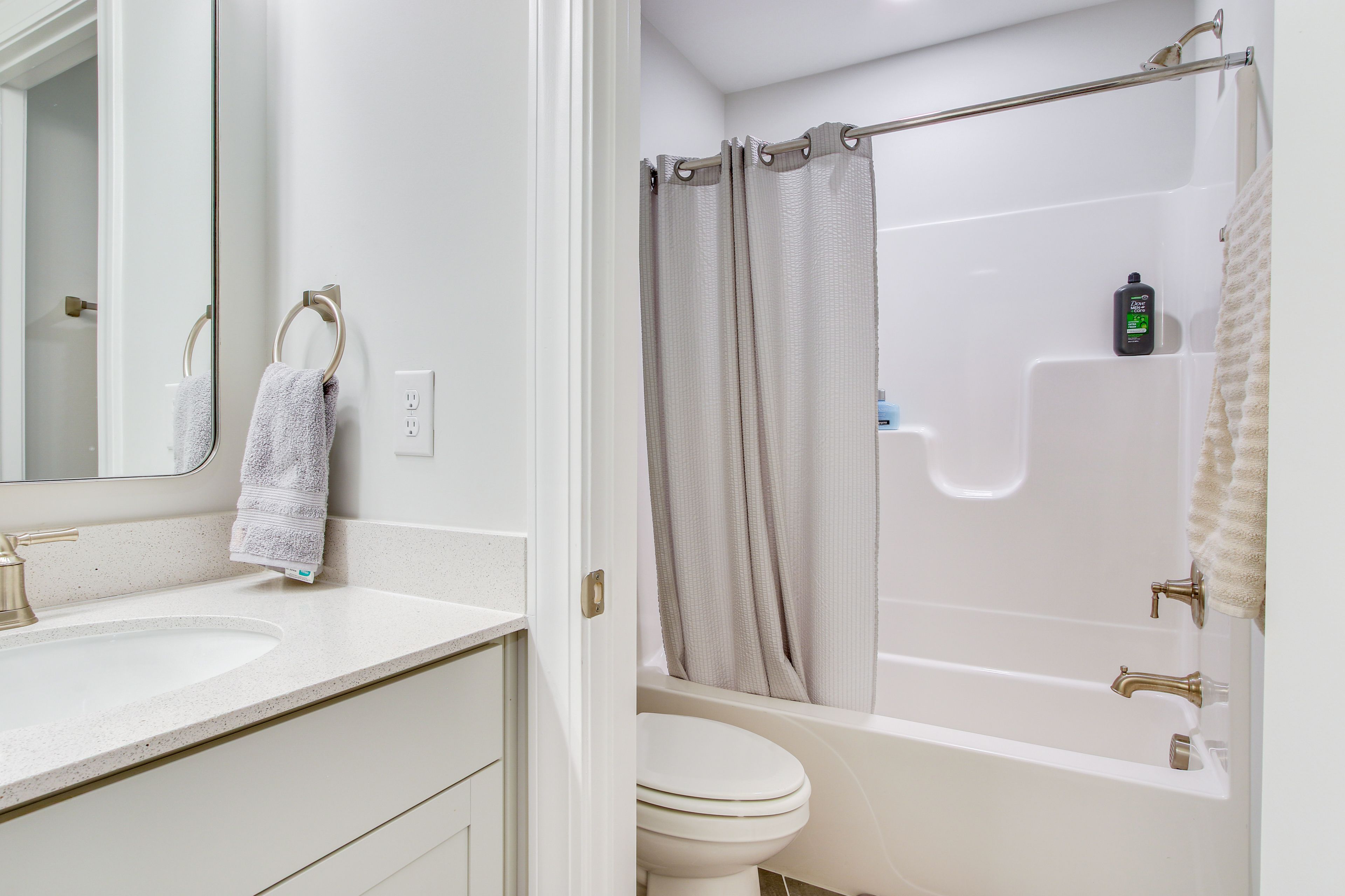 Full Bathroom | 2nd Floor