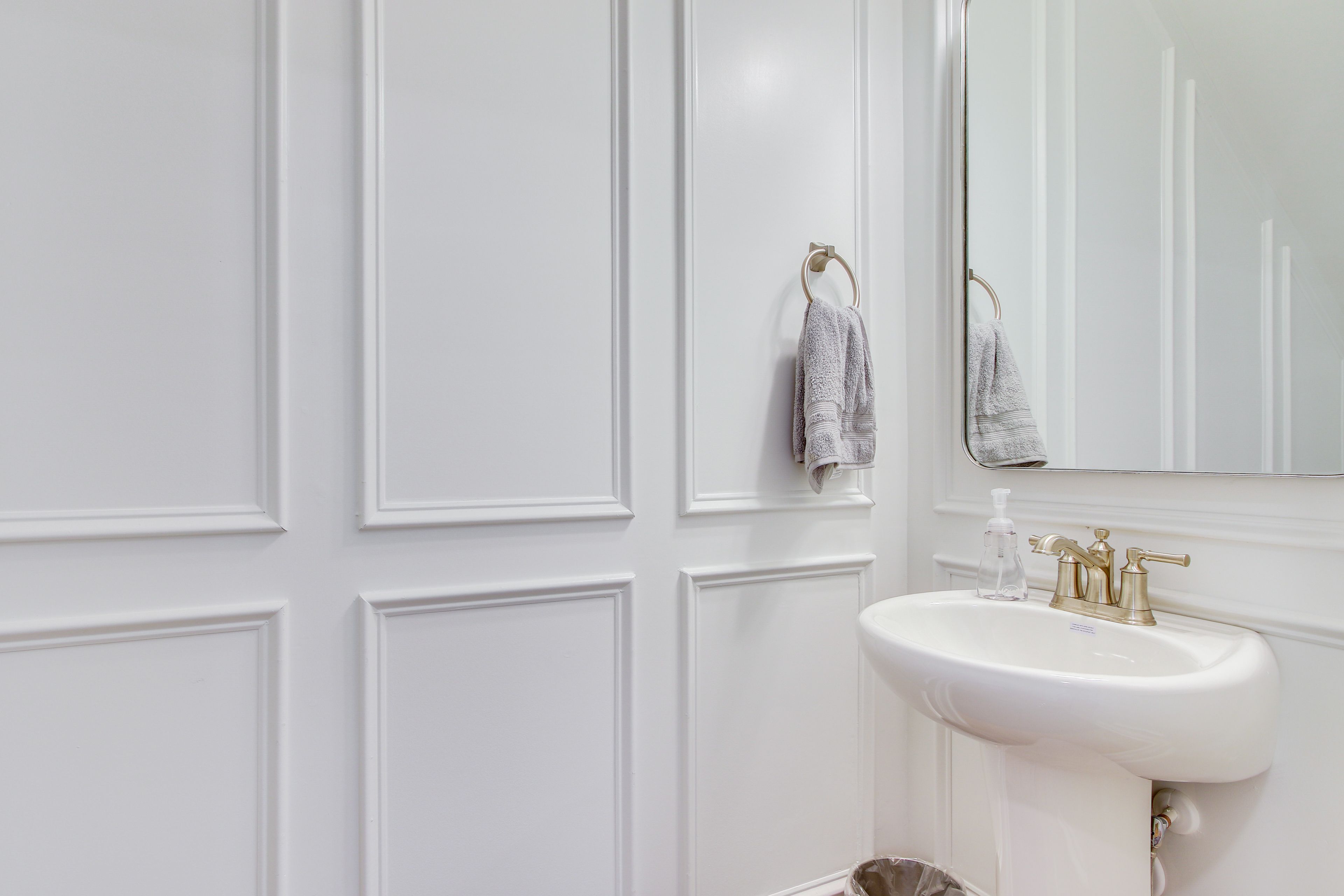 Half Bathroom | 1st Floor