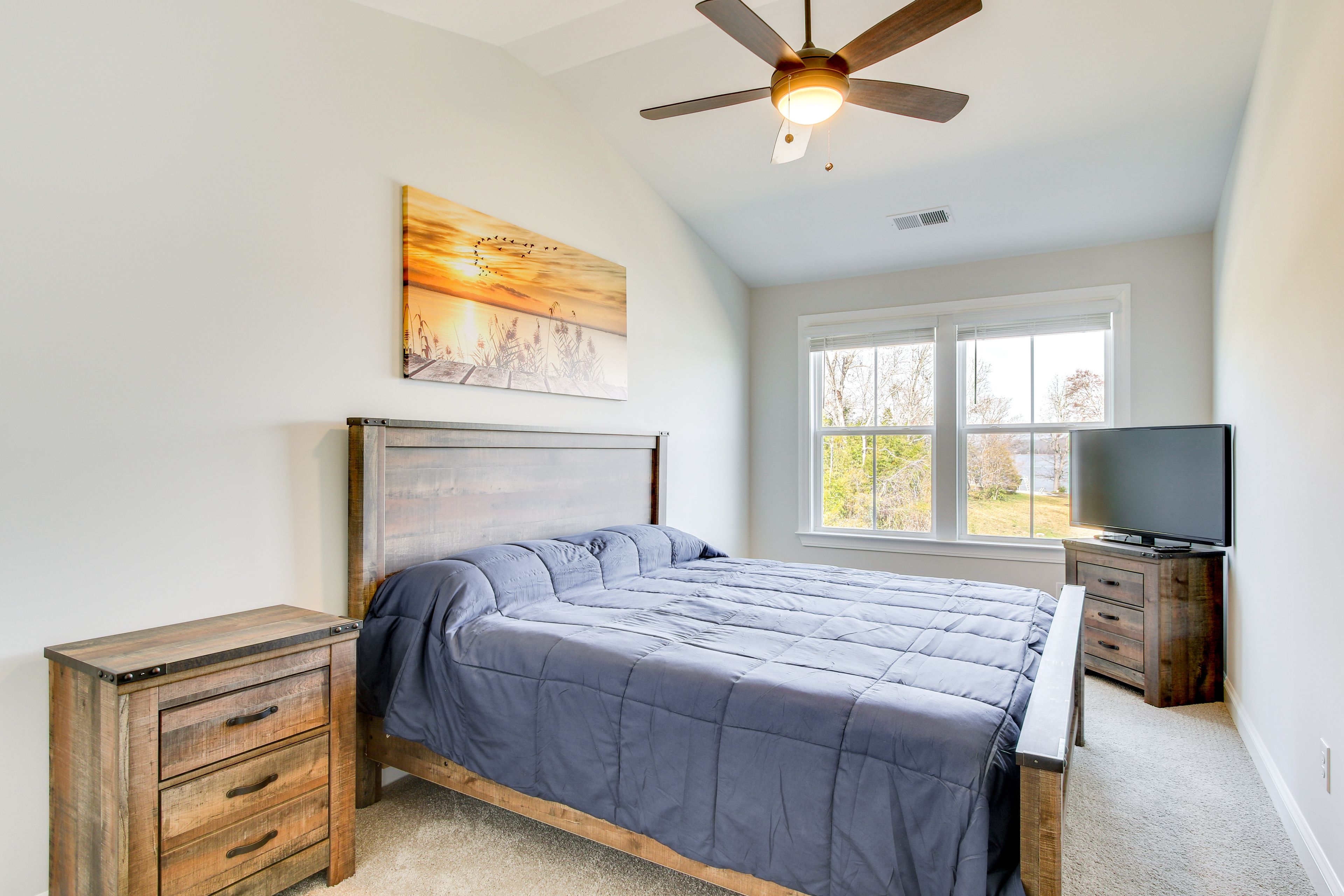 Bedroom 2 | King Bed | Smart TV | 2nd Floor