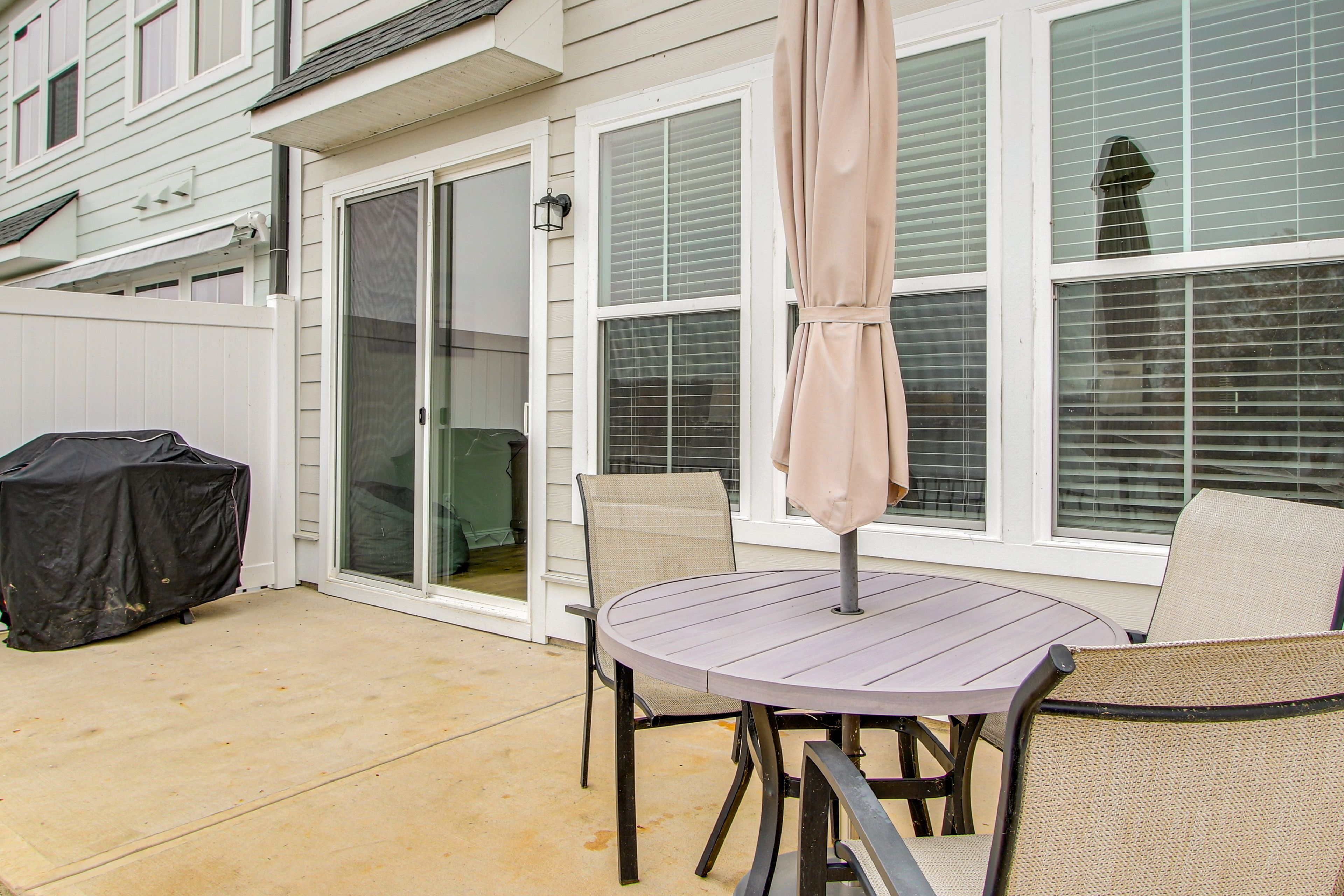 Private Patio | Outdoor Dining Area