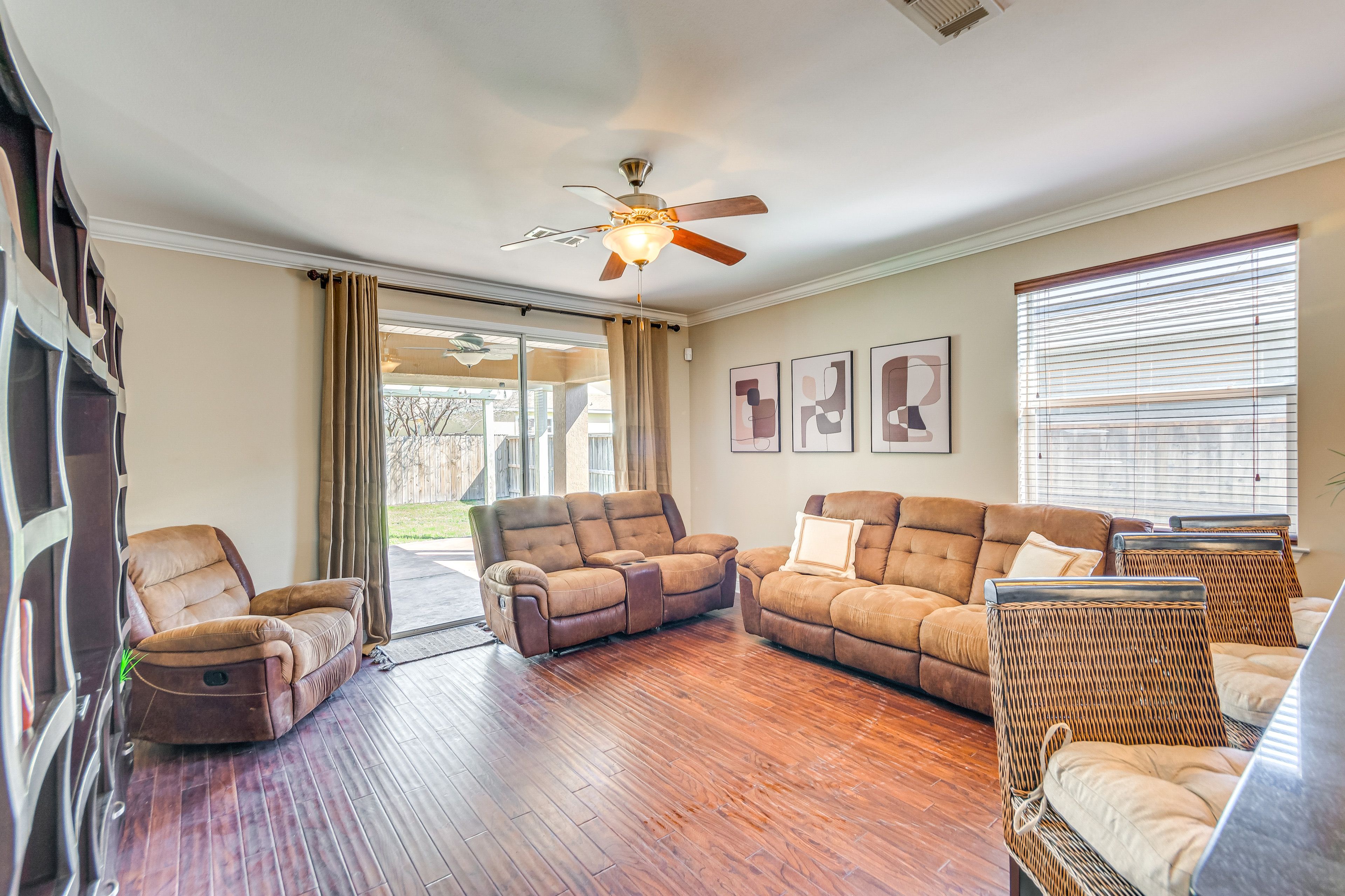 Living Room | Central A/C | Queen Sleeper Sofa