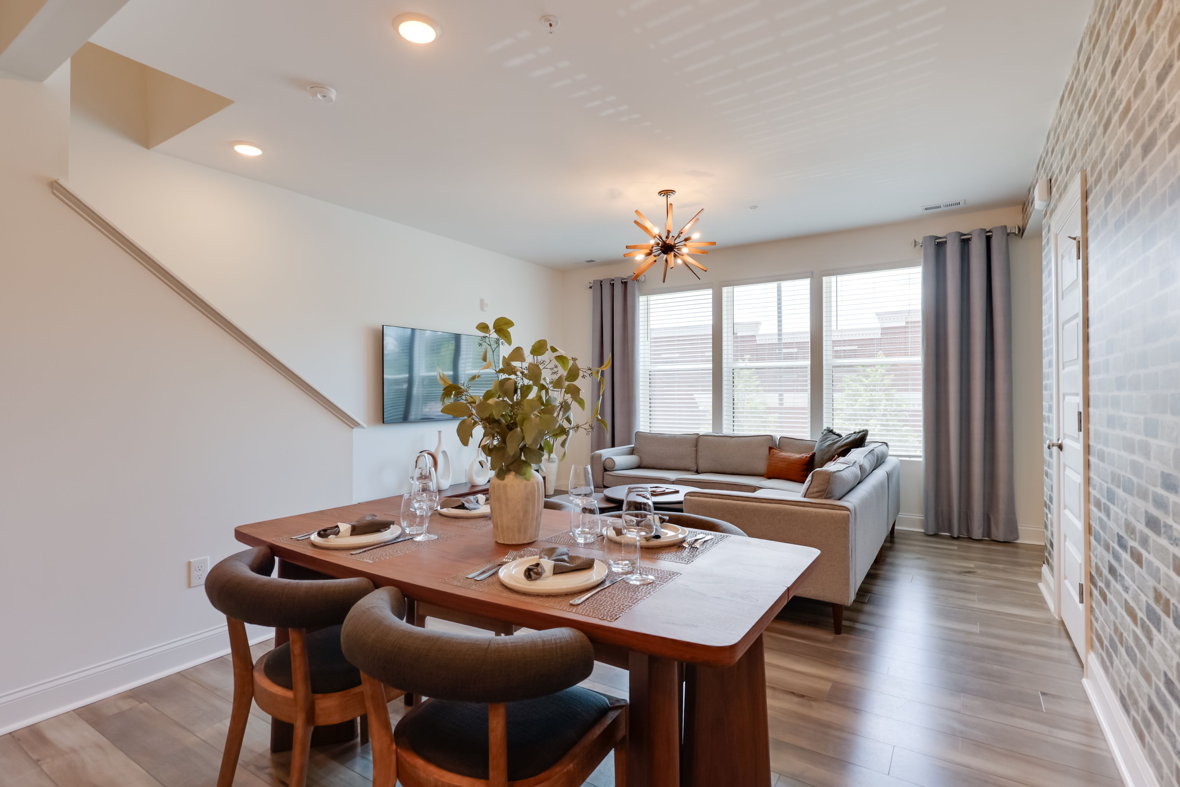Dining Area | Dishware/Flatware Provided | 1st Floor