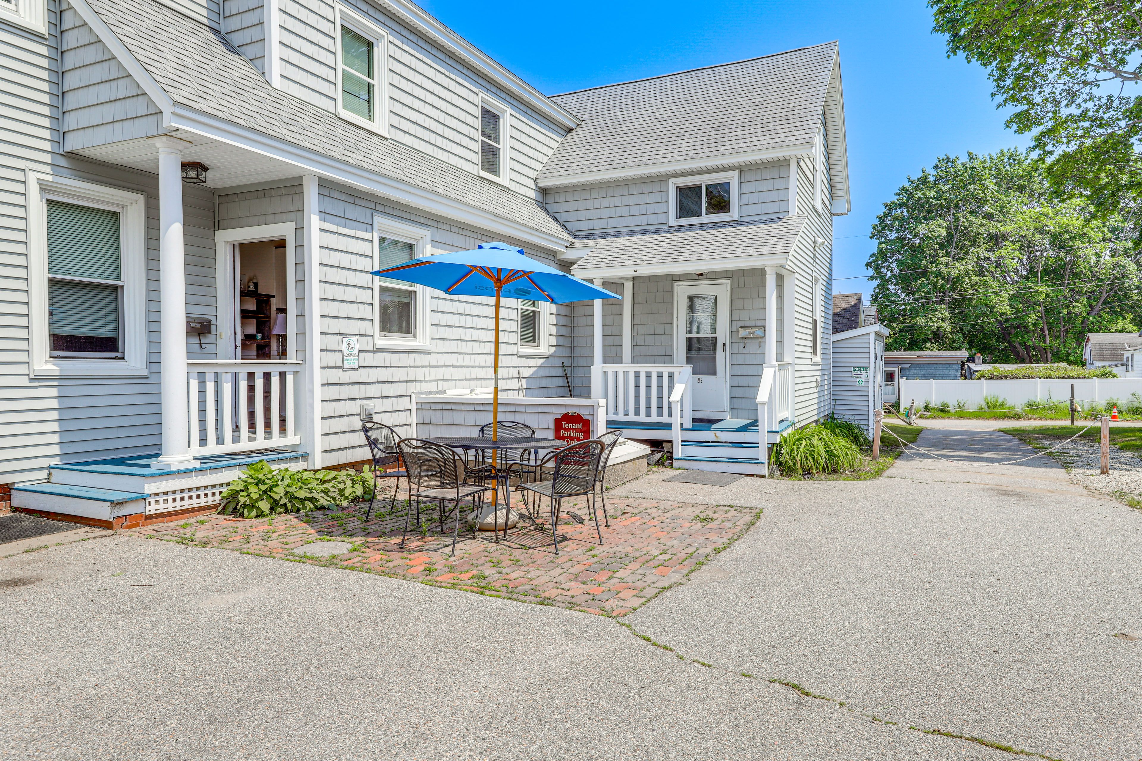 Shared Yard | Gas Grill | Dining Area