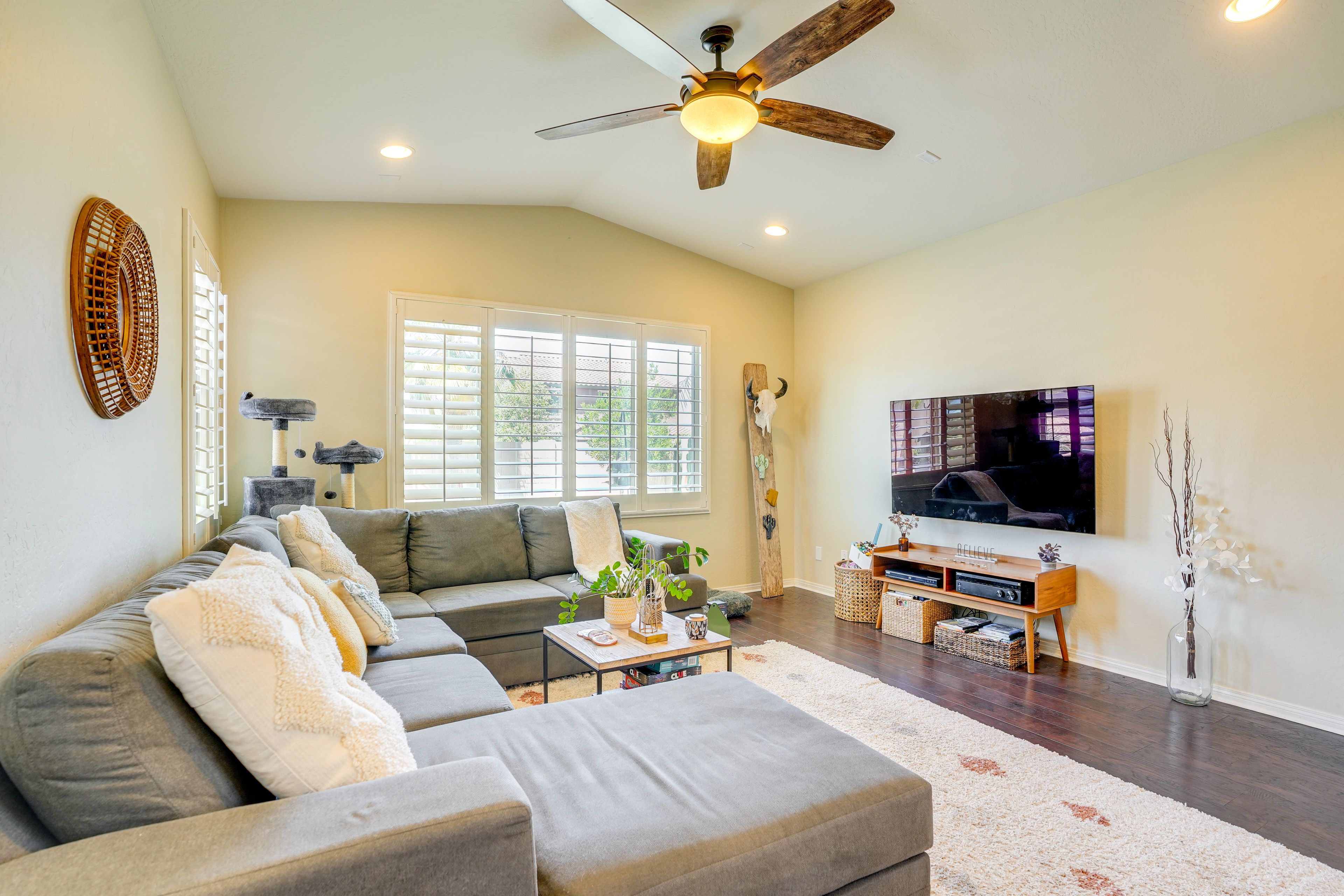 Living Room | Smart TV | Board Games | 1st Floor
