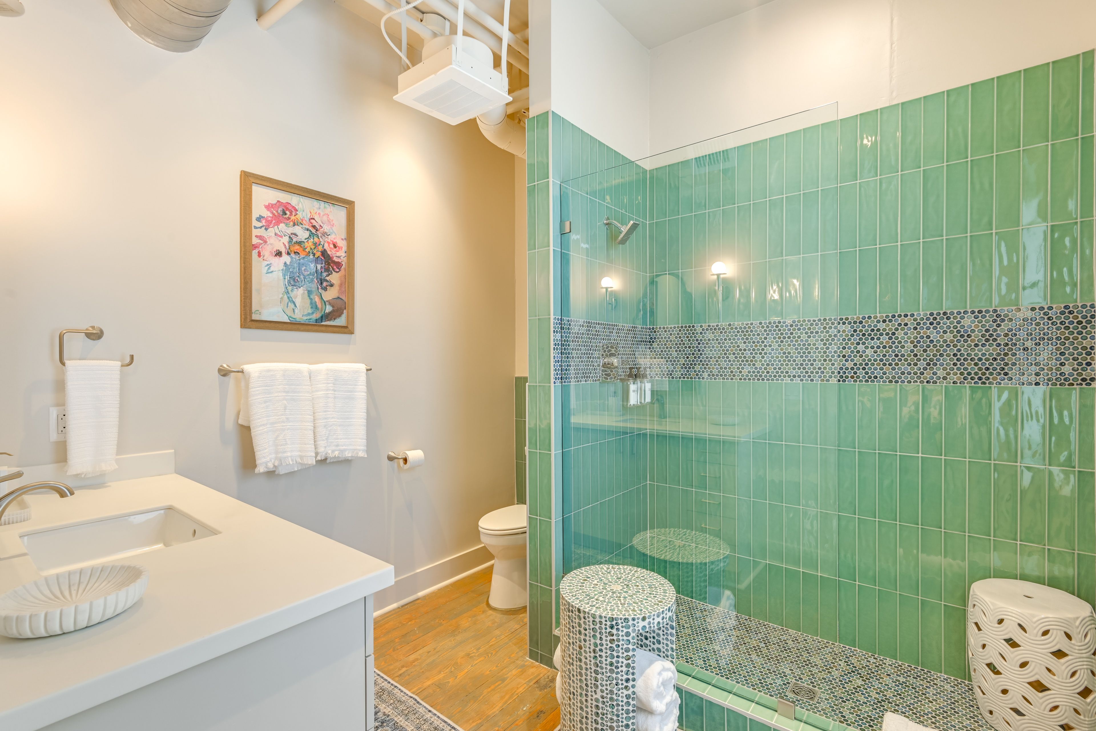 En-Suite Bathroom | Towels & Linens Provided