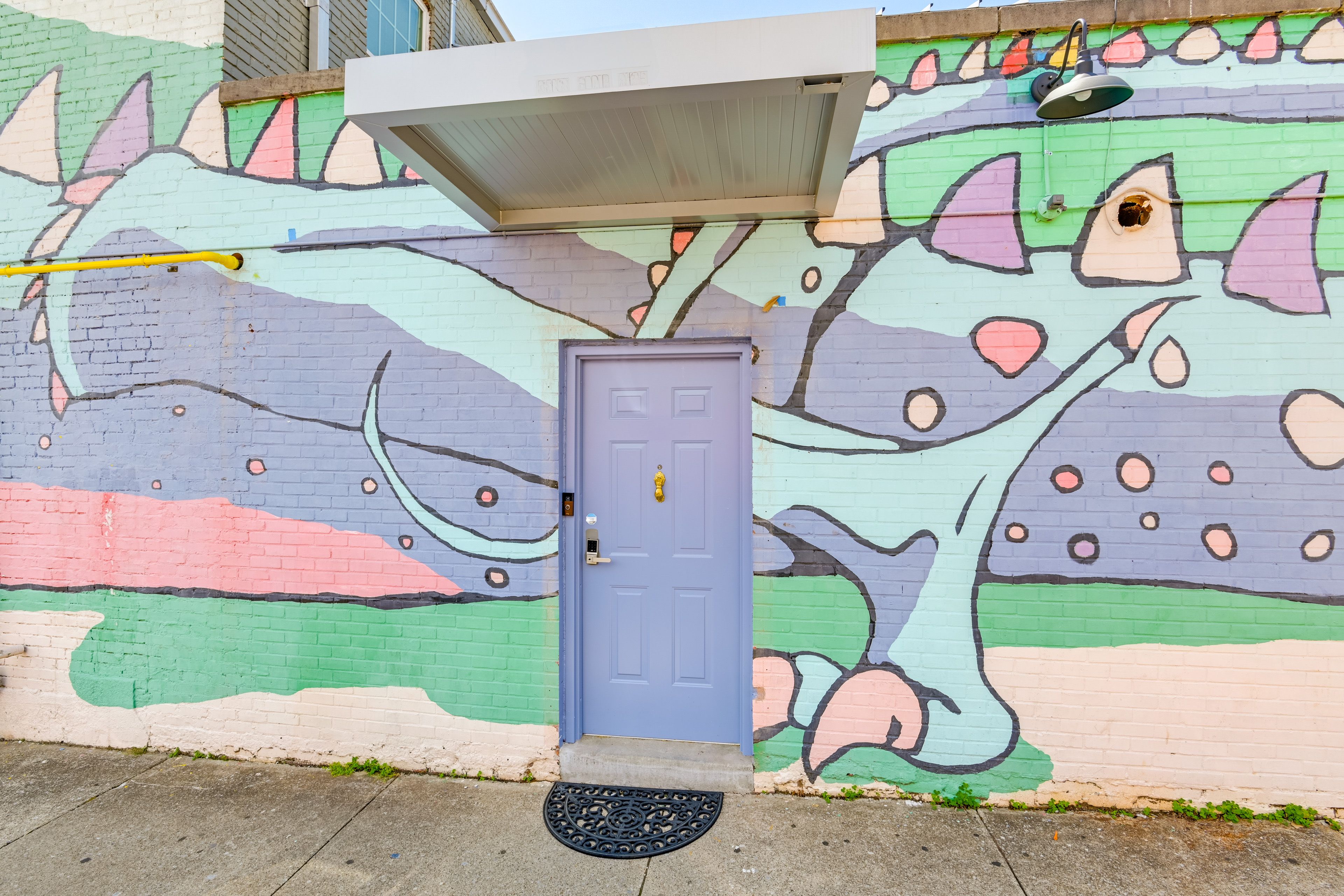 Apartment Exterior | Walkable Location