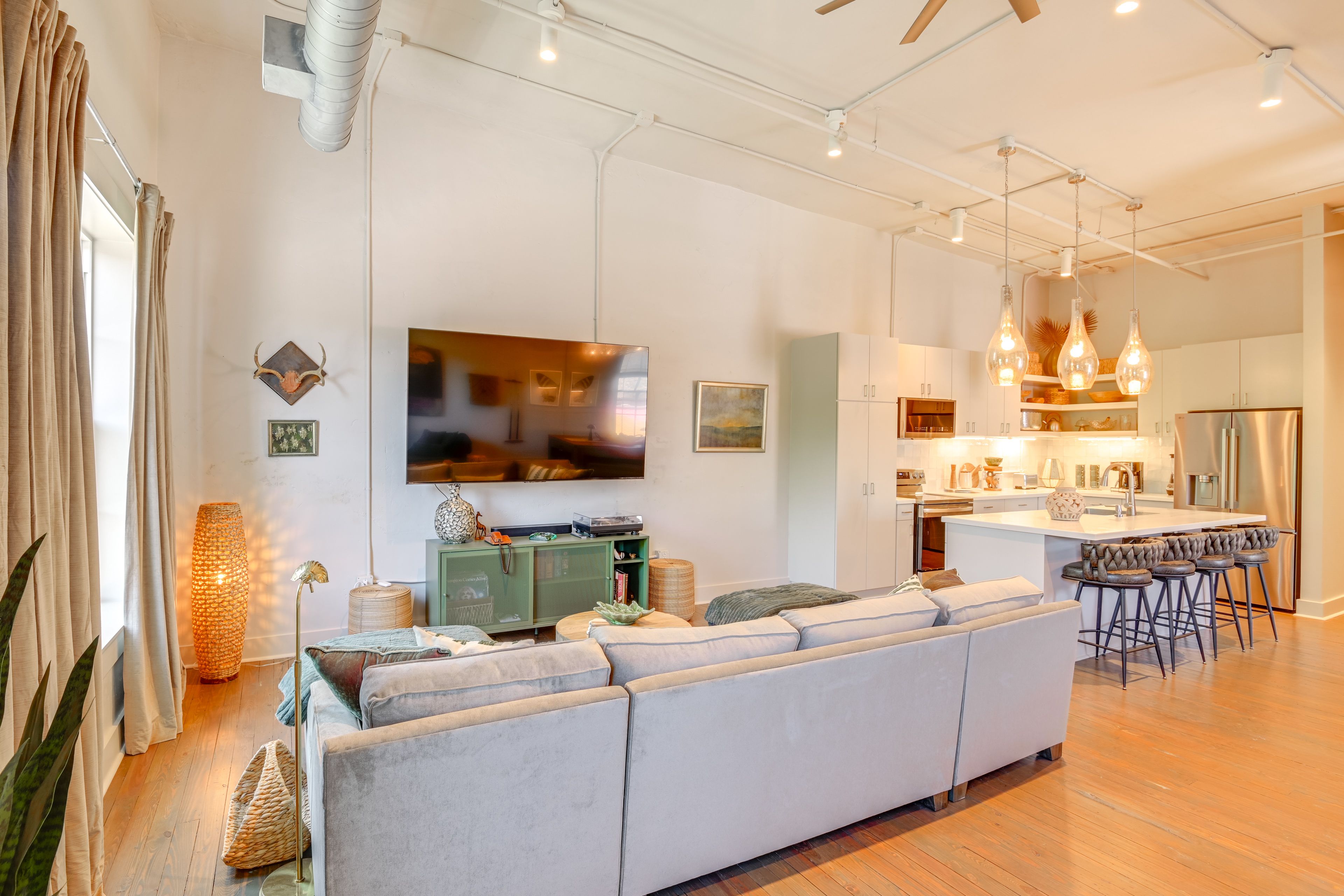 Living Room | Free WiFi | Single-Story Unit
